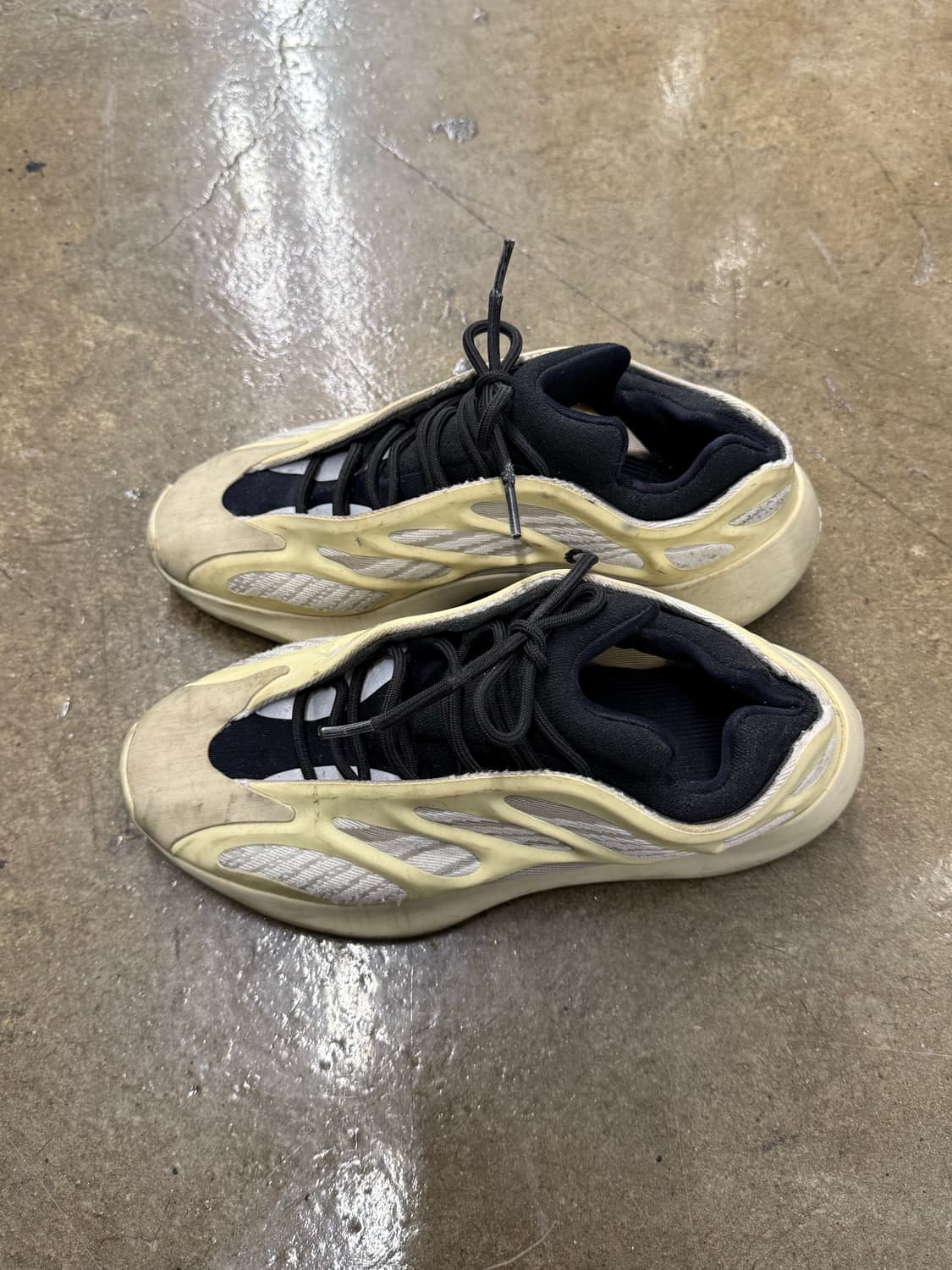 아디다스 이지부스트 700 V3 아자엘 스니커즈 260 상품이미지3