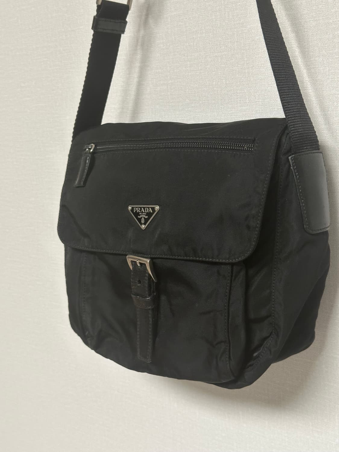 프라다 블랙 버클 메신저백 크로스백 주우재백 상품이미지5