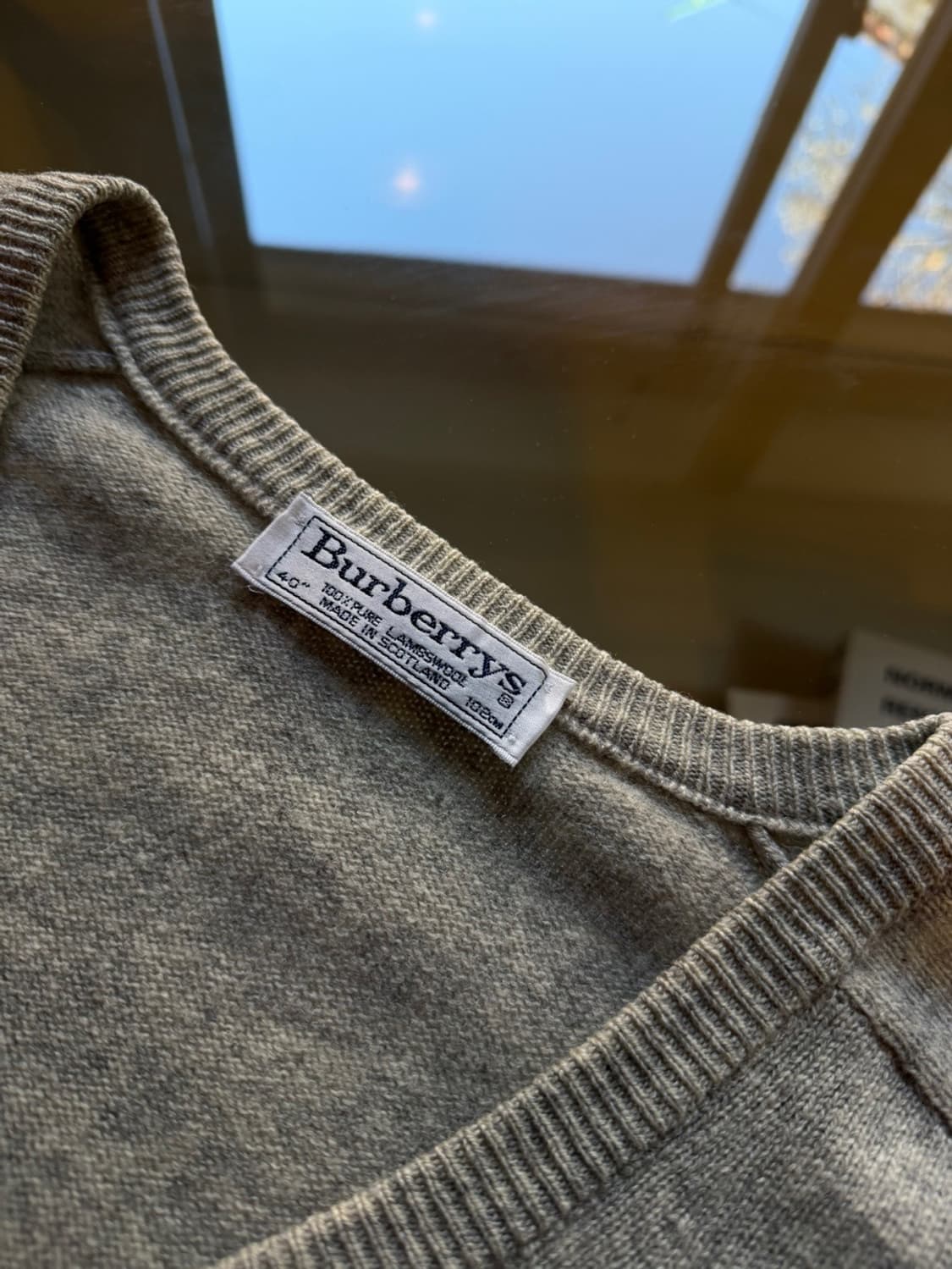 버버리 스코티쉬 브이넥 니트 105 상품이미지6