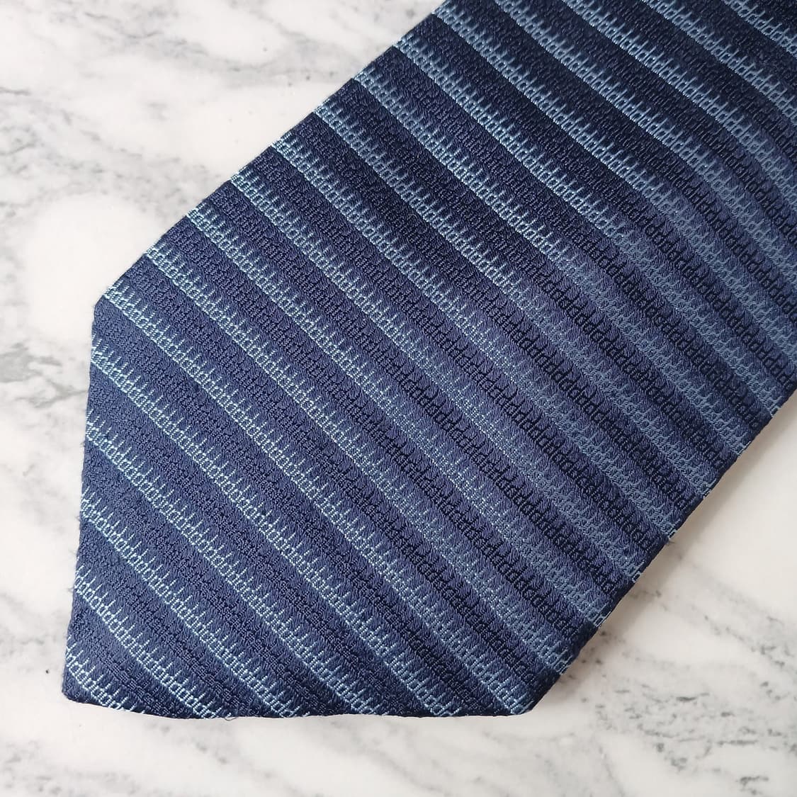 던힐 실크 블루 스트라이프 패턴 넥타이 9.8cm A+등급 E872
 상품이미지6