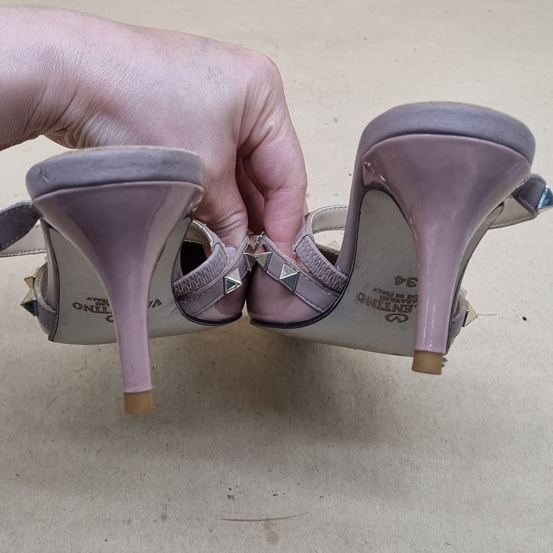 발렌티노 락스터드 뮬샌들34 220 굽7.5 상품이미지4