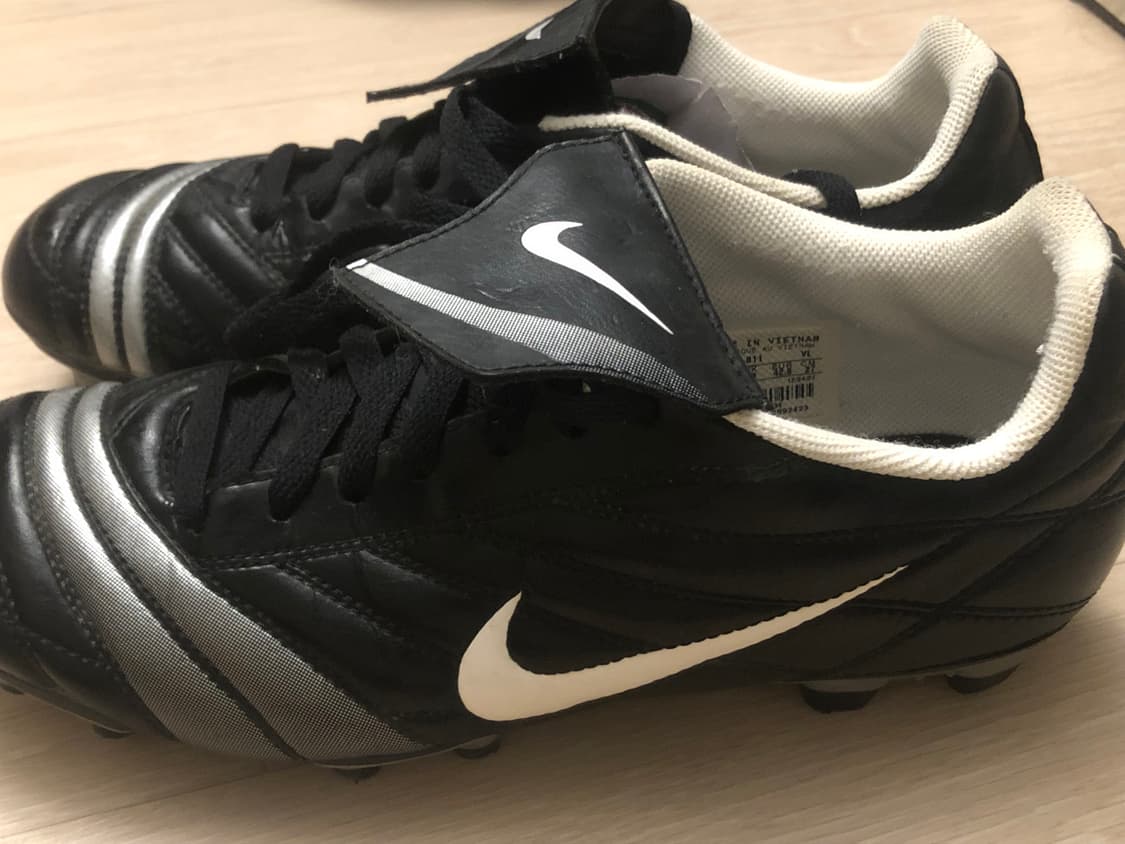 나이키 축구화 블랙/실버 270mm 상품이미지2