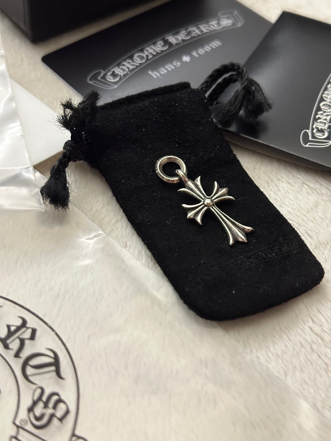 크롬하츠 타이니 크로스 참 상품이미지3