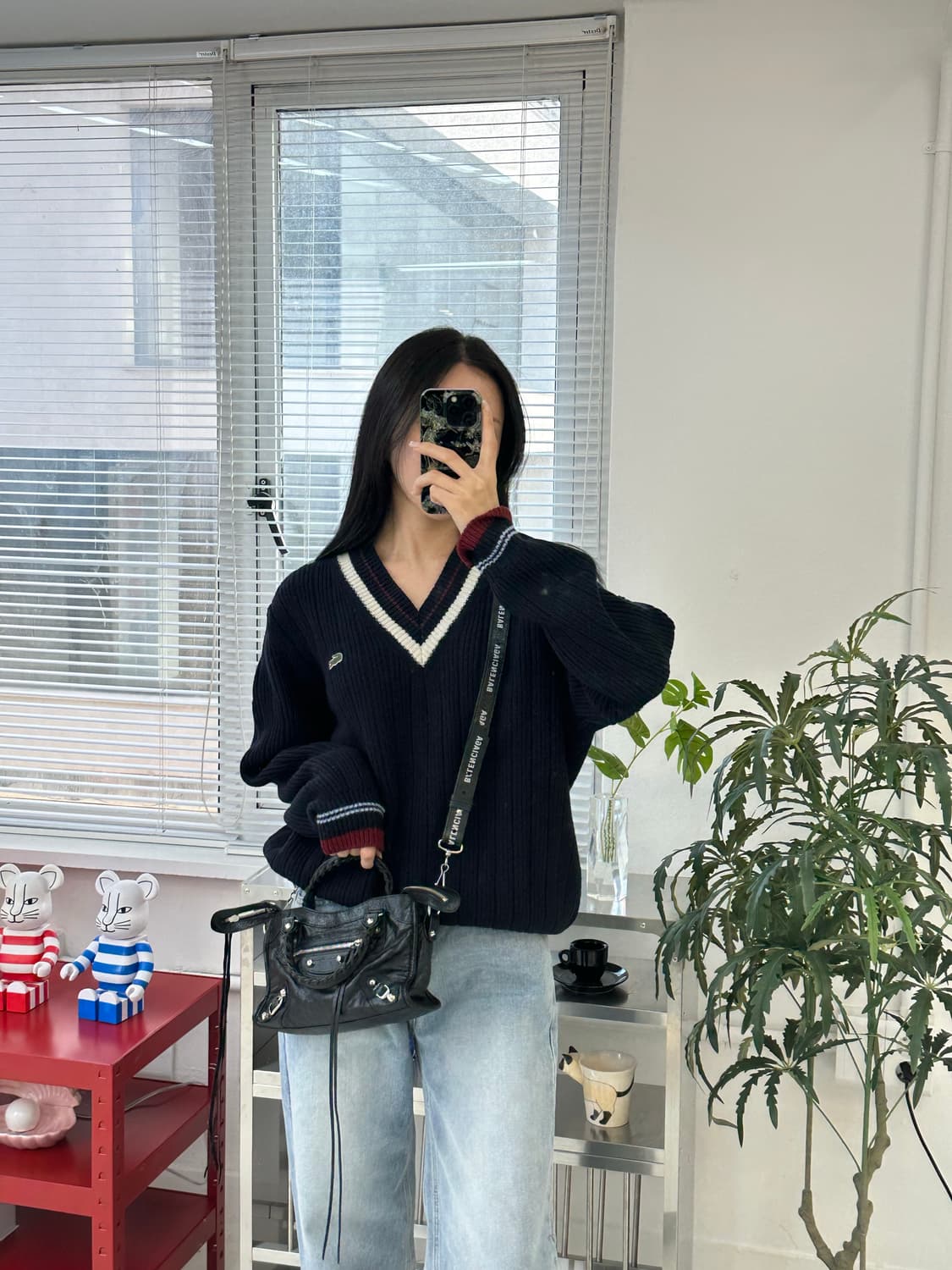 [A 정품] 발렌시아가 시티 모터백 미니 블랙 로고스트랩 상품이미지10