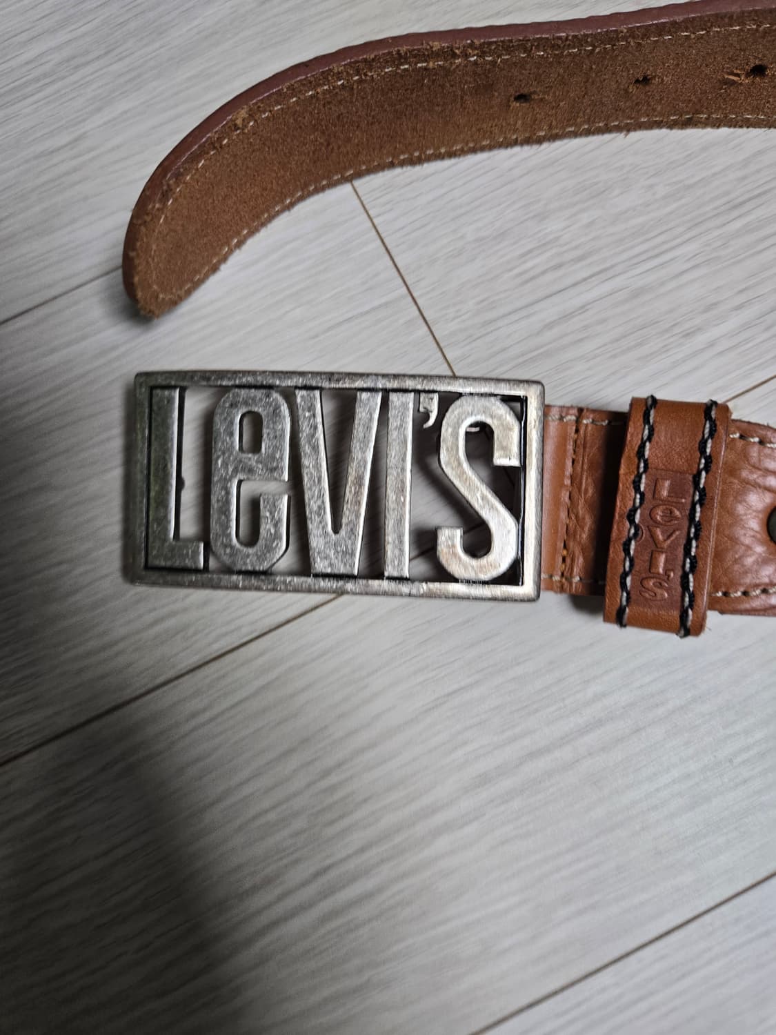 리바이스 빅레터링 가죽밸트 상품이미지1
