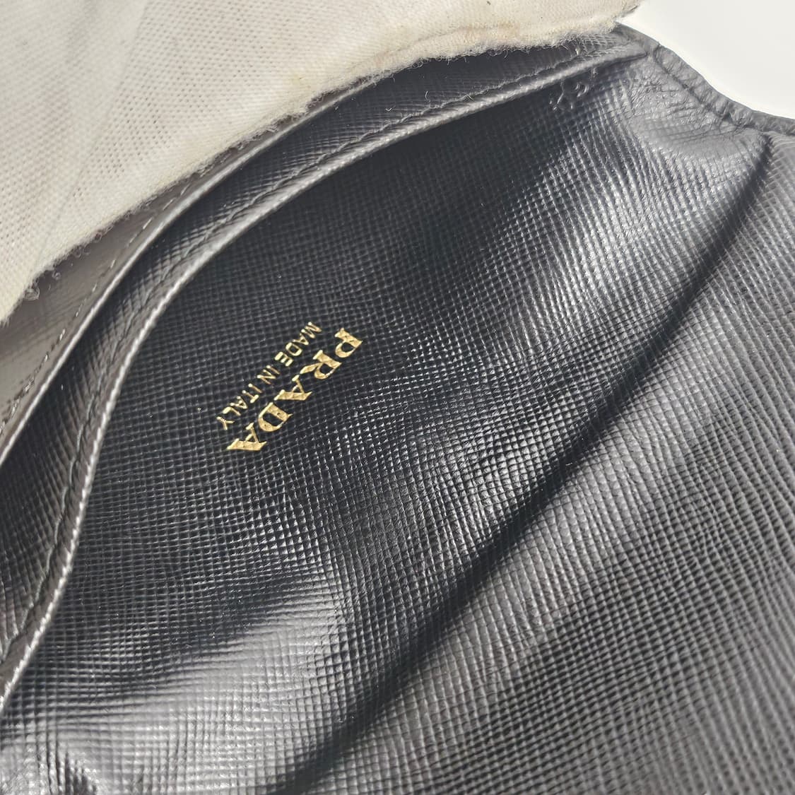 정품 프라다 사피아노 플랩 명함지갑 상품이미지9