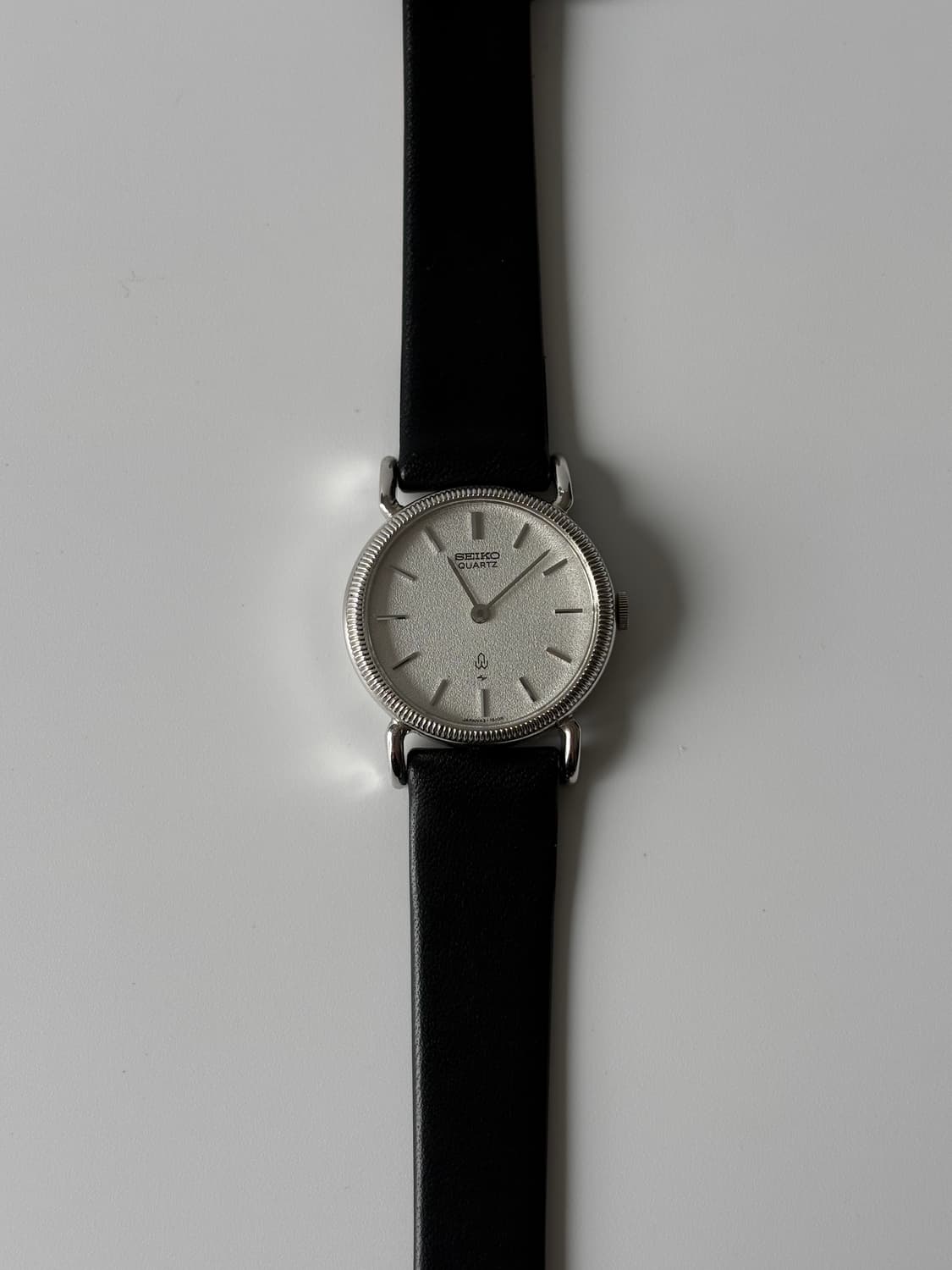 1970년대 코인 베젤 텍스처 다이얼 실버 쿼츠 여성 상품이미지1