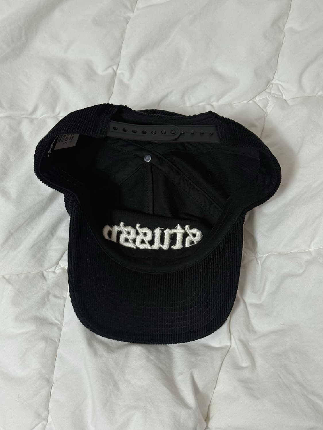 스투시 미드 뎁스 올드 잉글리쉬 스냅백 블랙 상품이미지2