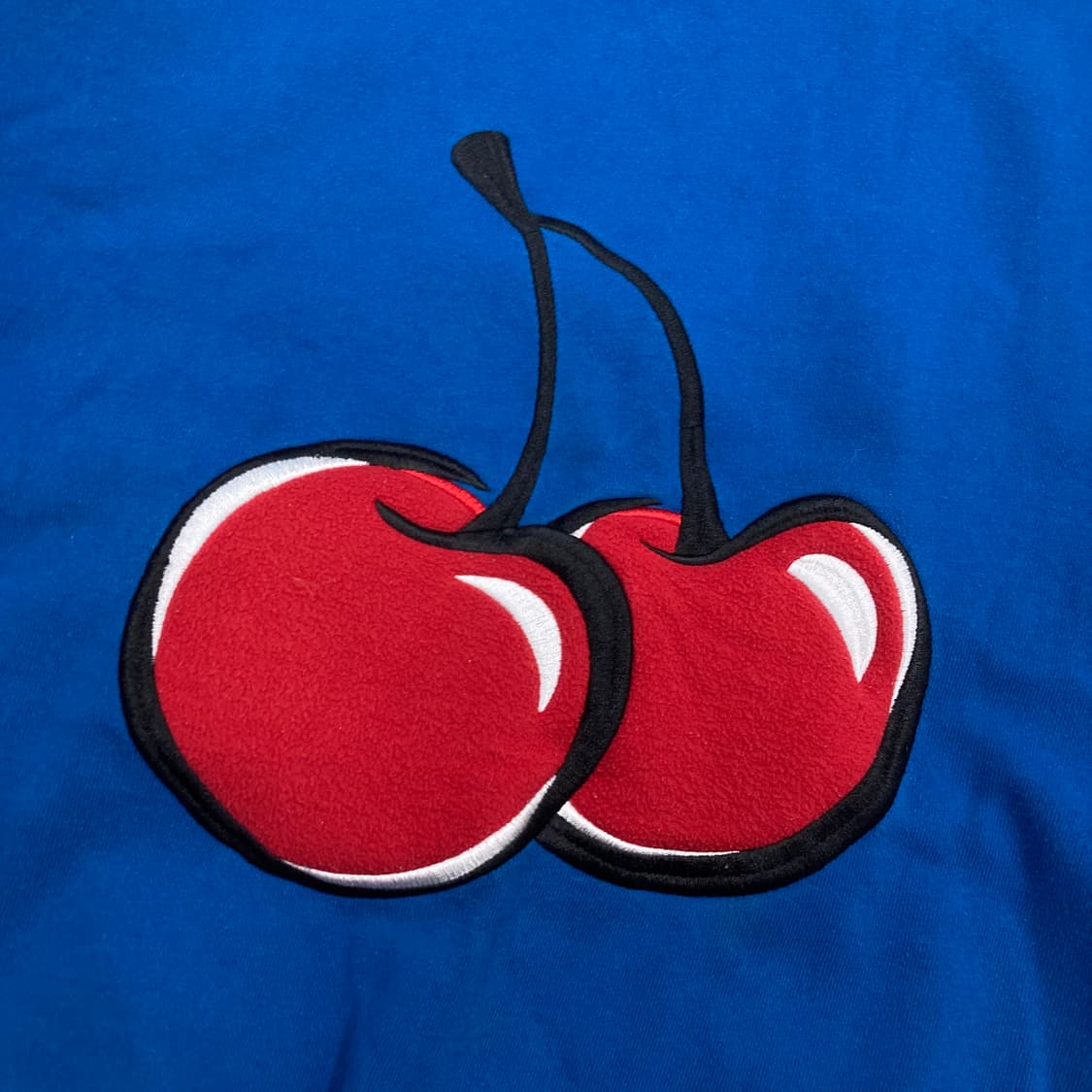 키르시 블루 컬러 체리 빅로고 맨투맨 상품이미지3