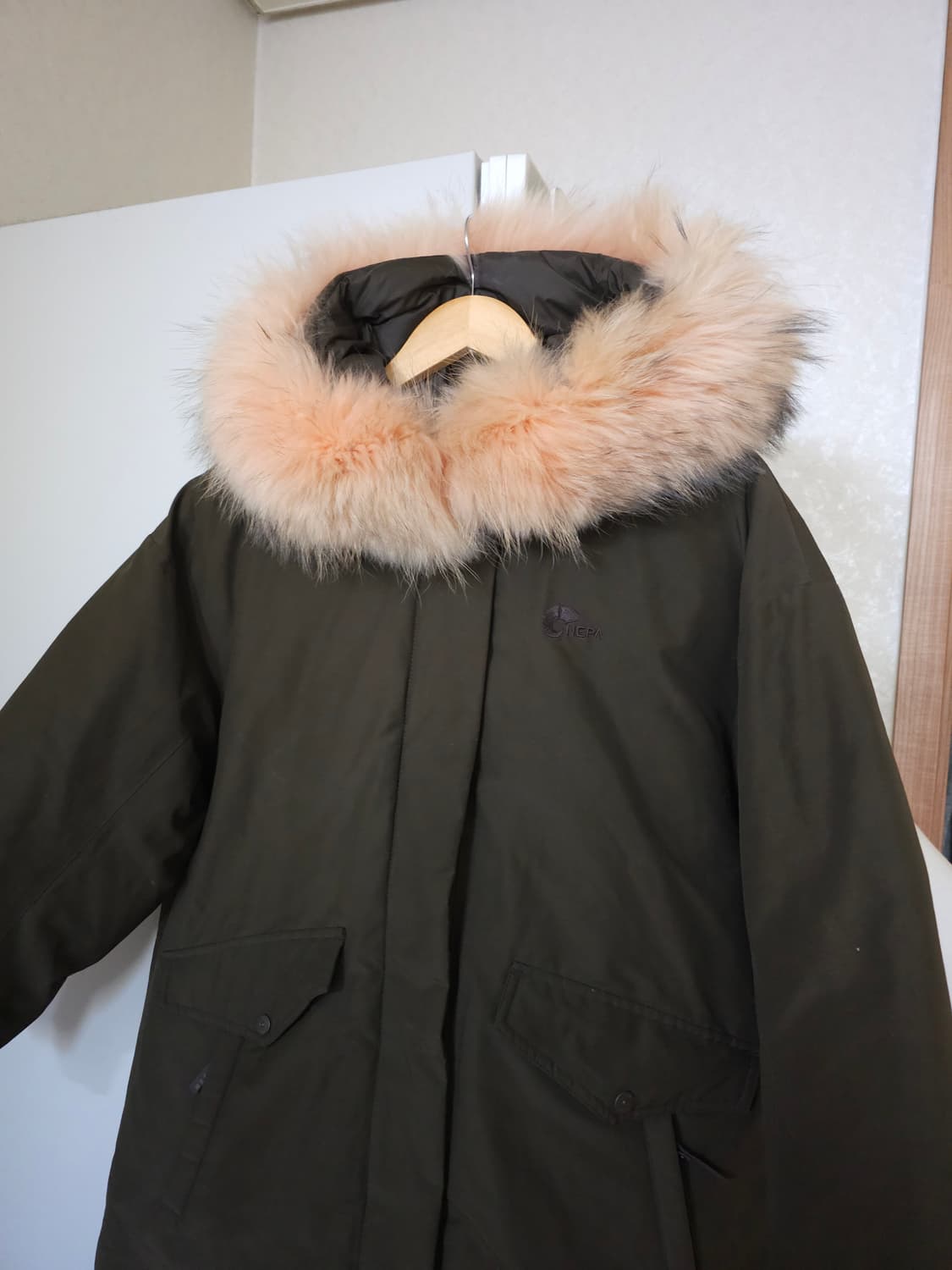 네파 라쿤퍼 구스다운 롱패딩 상품이미지2