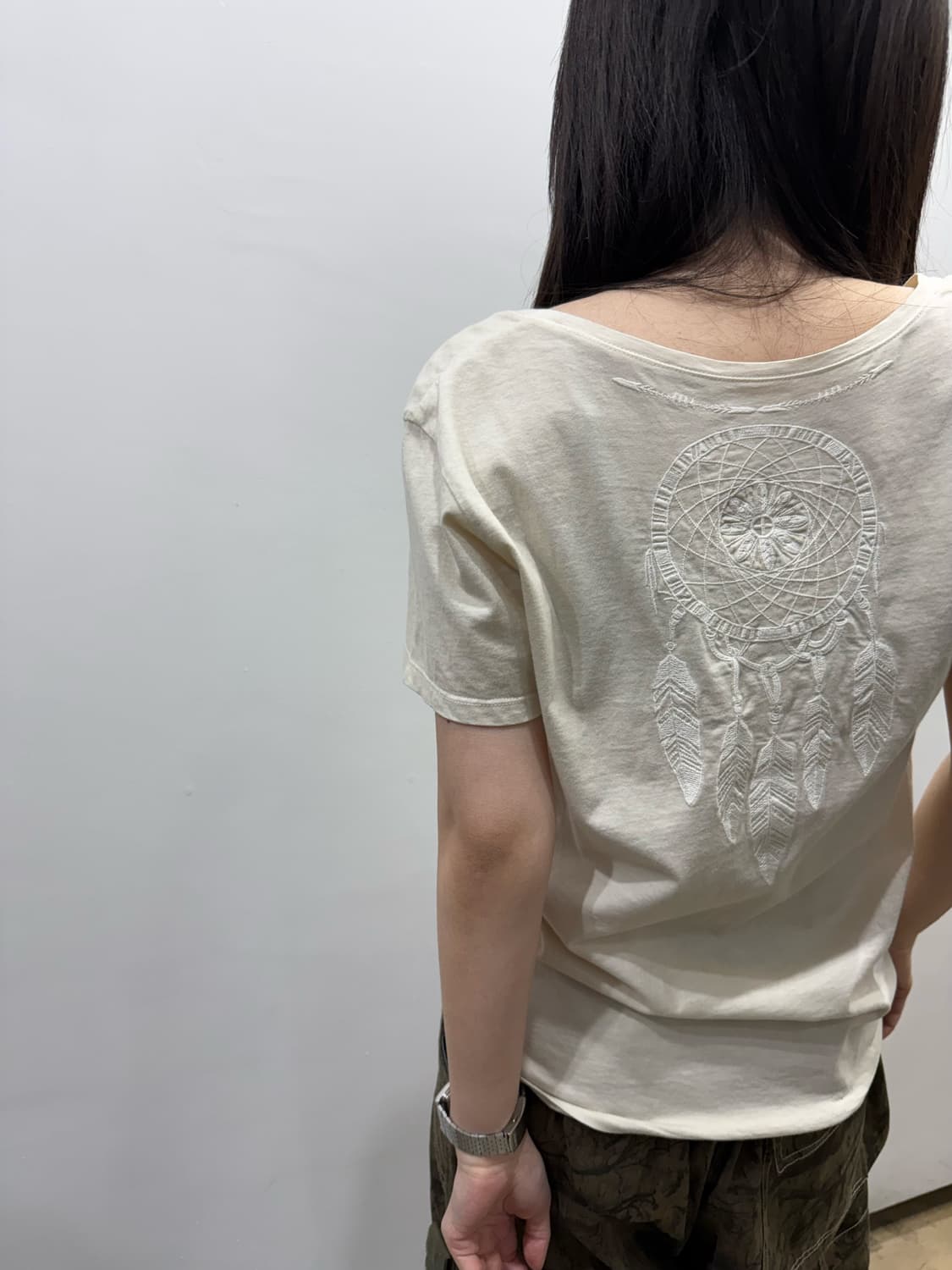 GOA 드림캐쳐 아트워크 베이지 탑 상품이미지3