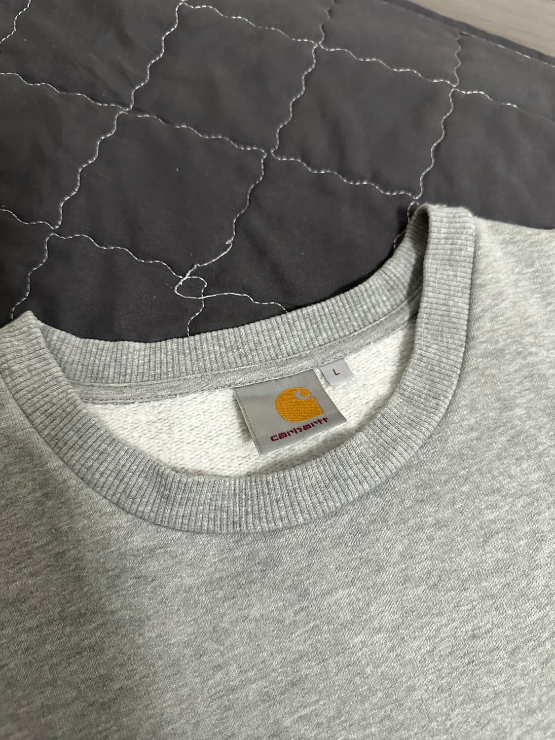 칼하트 WIP 스테이트 플래그 맨투맨 그레이 L 상품이미지4