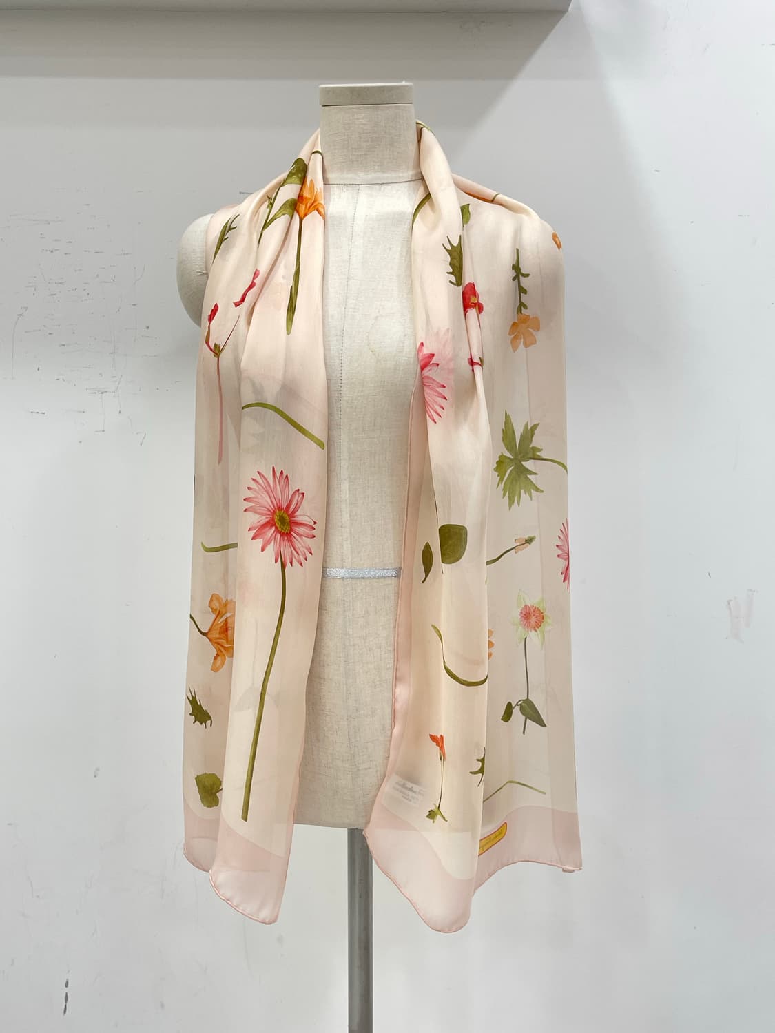 페라가모 실크 머플러 상품이미지3