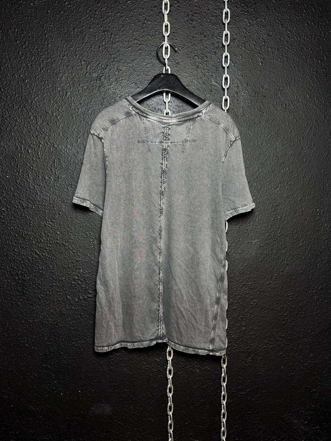 DKNY Jeans – Washed Black V-neck T-shirt 상품이미지1