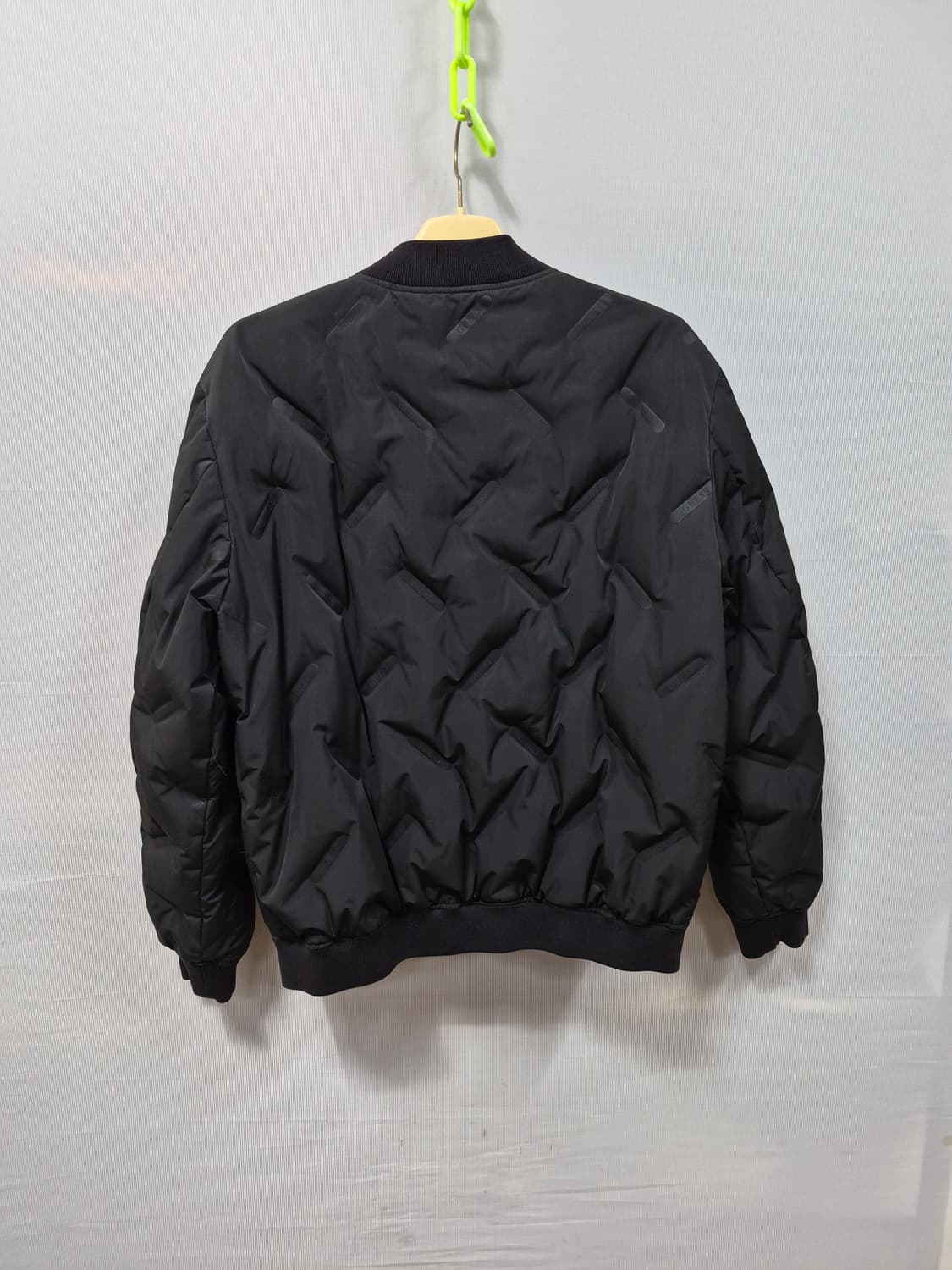 게스 블랙 다이아몬드 퀼팅 패딩 점퍼 남성100 상품이미지2