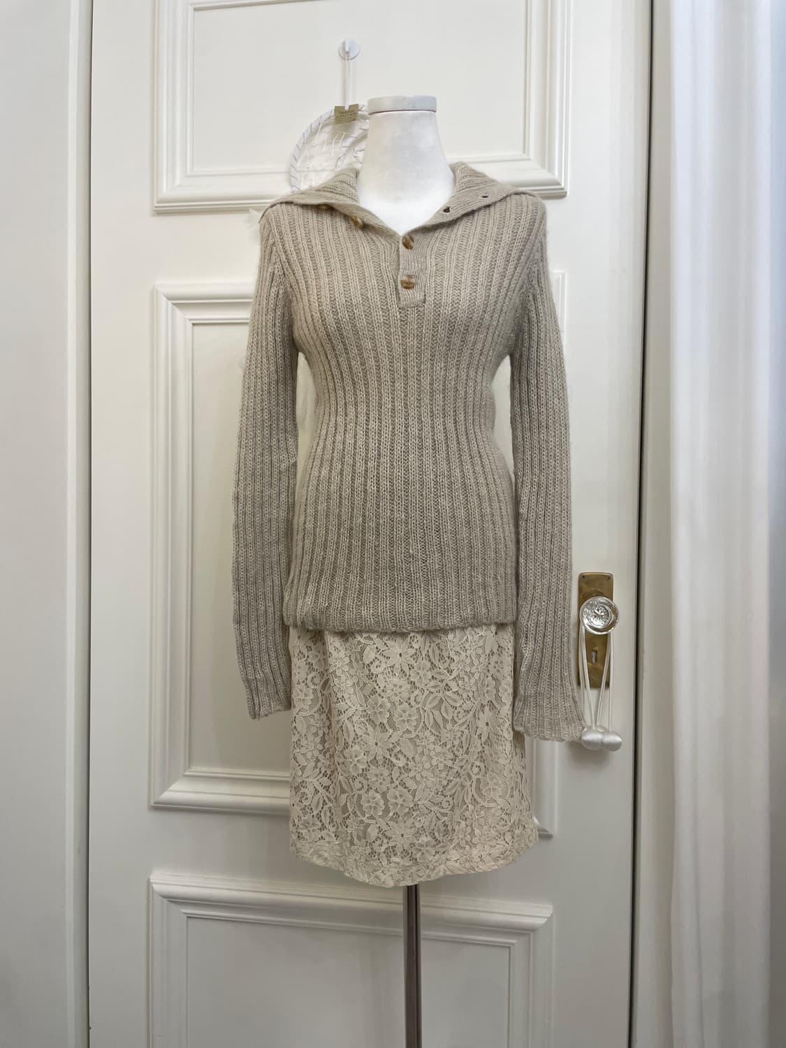 beige button collar warm sweater 상품이미지2