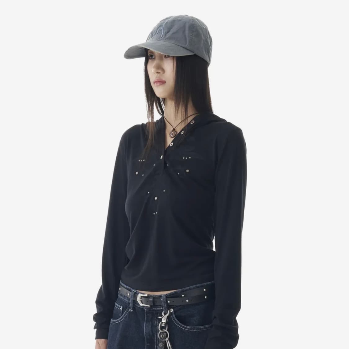 아캄 Studded Leaf Hooded Long Sleeve Black 상품이미지1