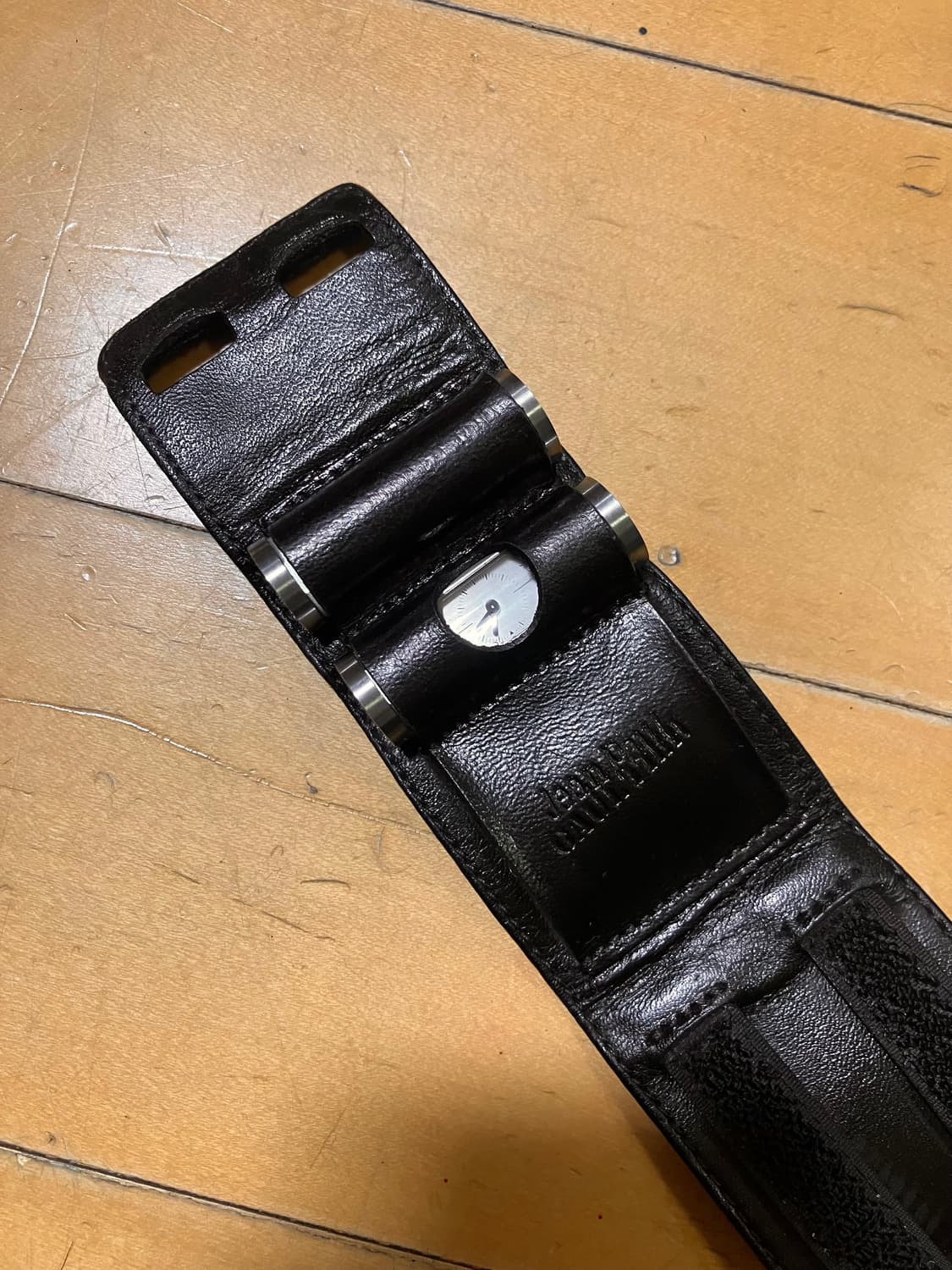 Jean paul gaultier 장폴고티에 불렛 케이스 레더 손목시계 상품이미지4