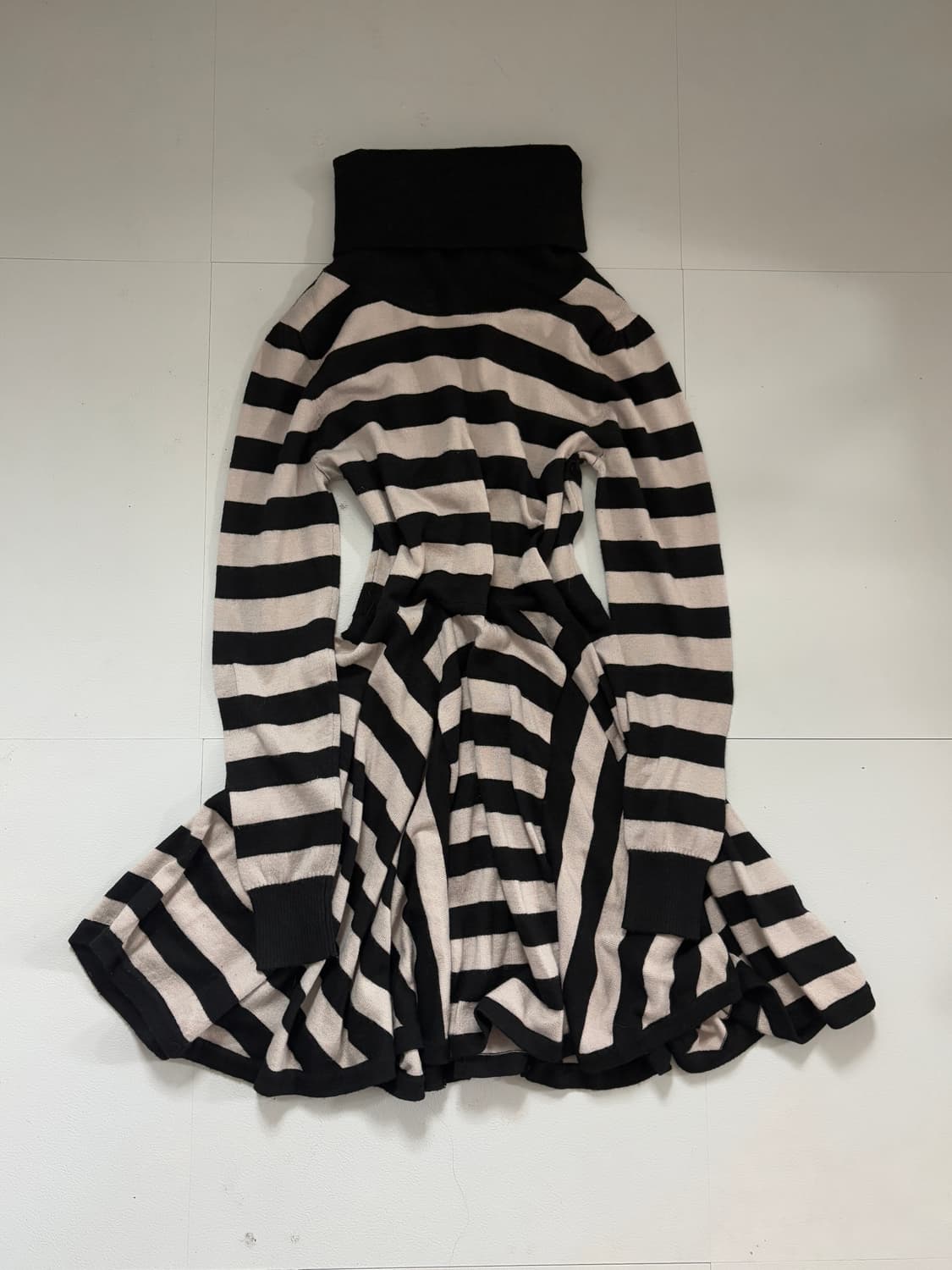 • striped turtleneck flared knit dress 상품이미지1
