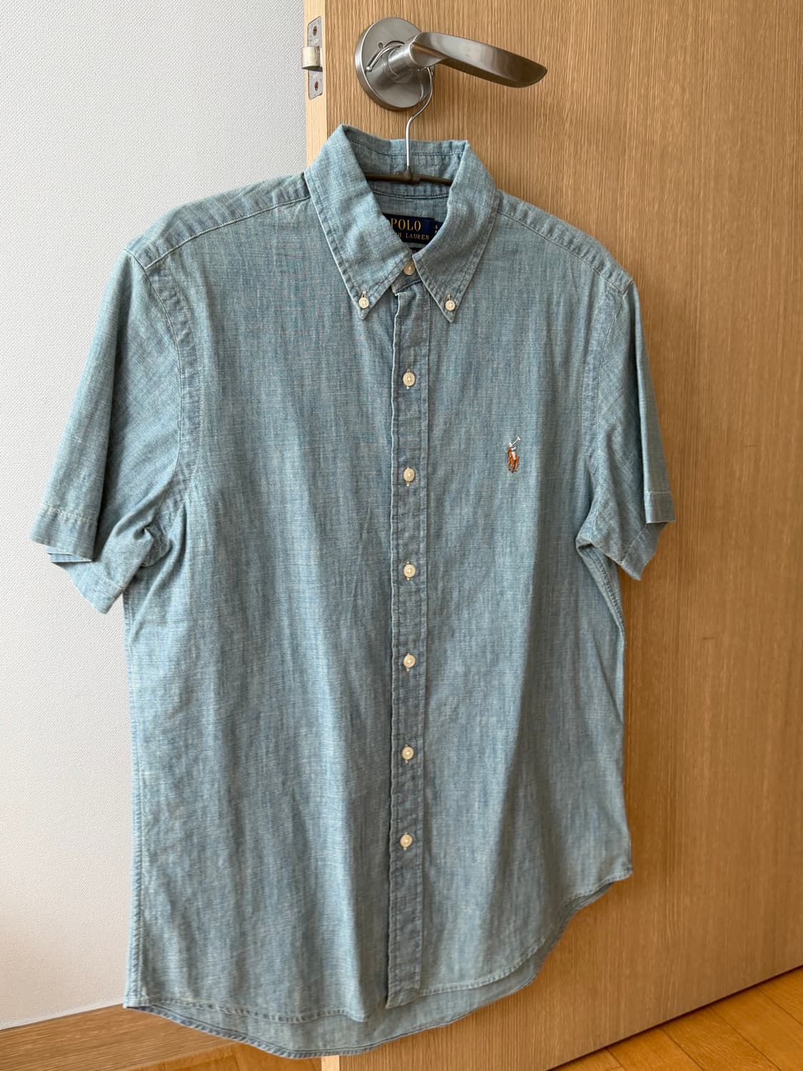 폴로 랄프로렌 ﻿클래식핏 샴브레이 데님 반팔 셔츠 상품이미지1
