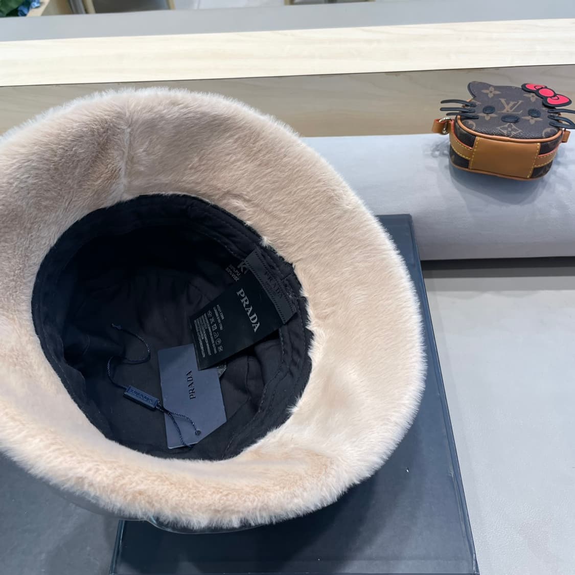 프라다 가을 겨울 모자
 상품이미지5