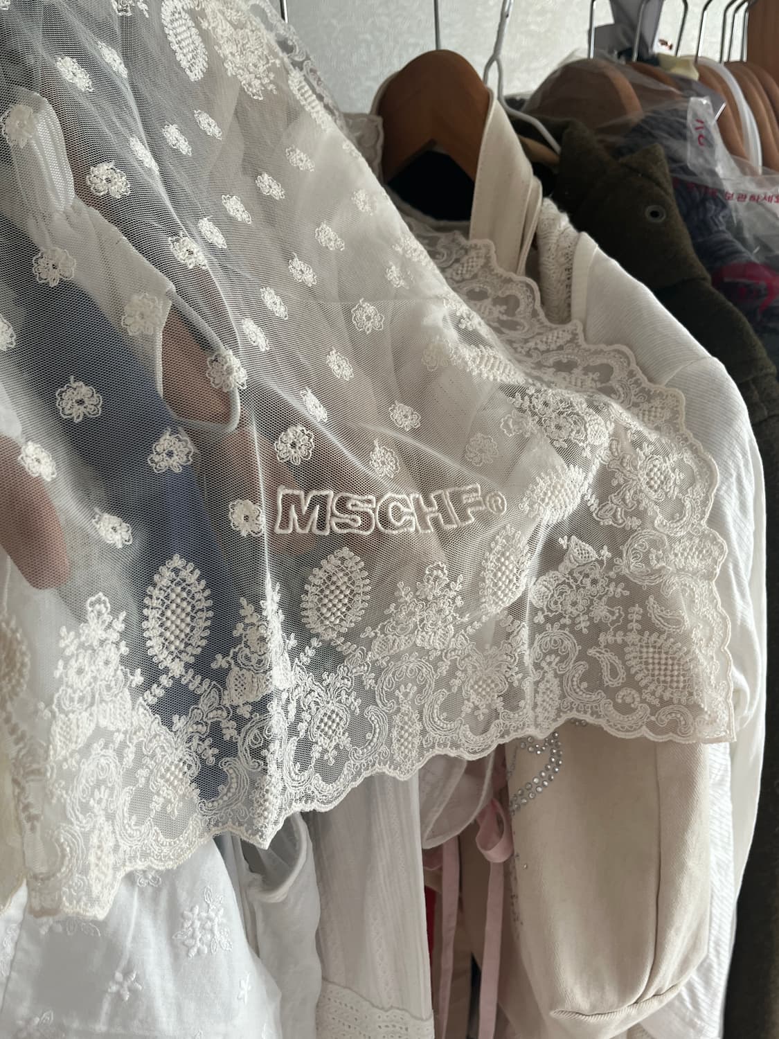 미스치프 19ss 레이스 자수 미니 스카프 상품이미지4