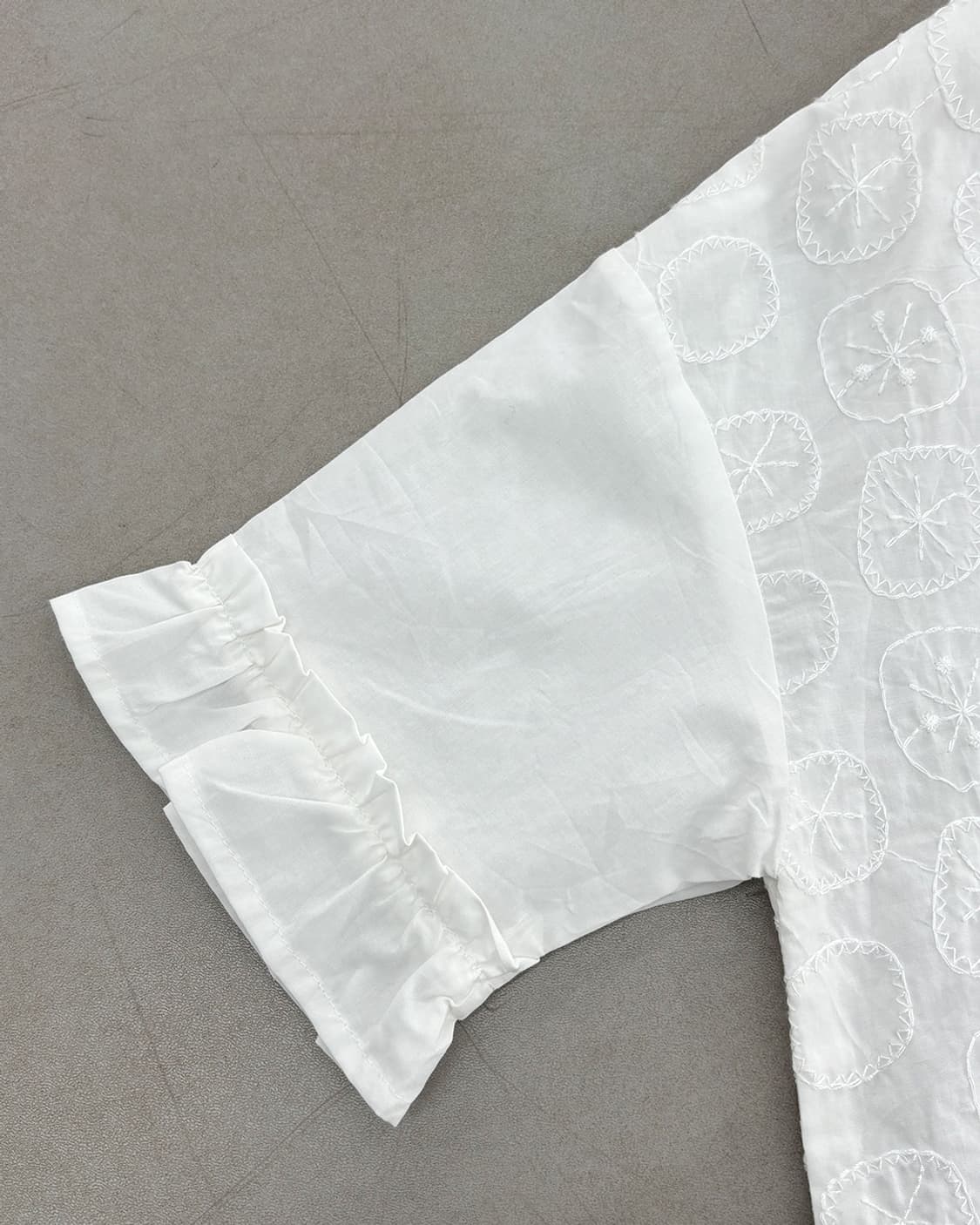 North Object de Petit 도트 자수 반팔 블라우스 상품이미지5