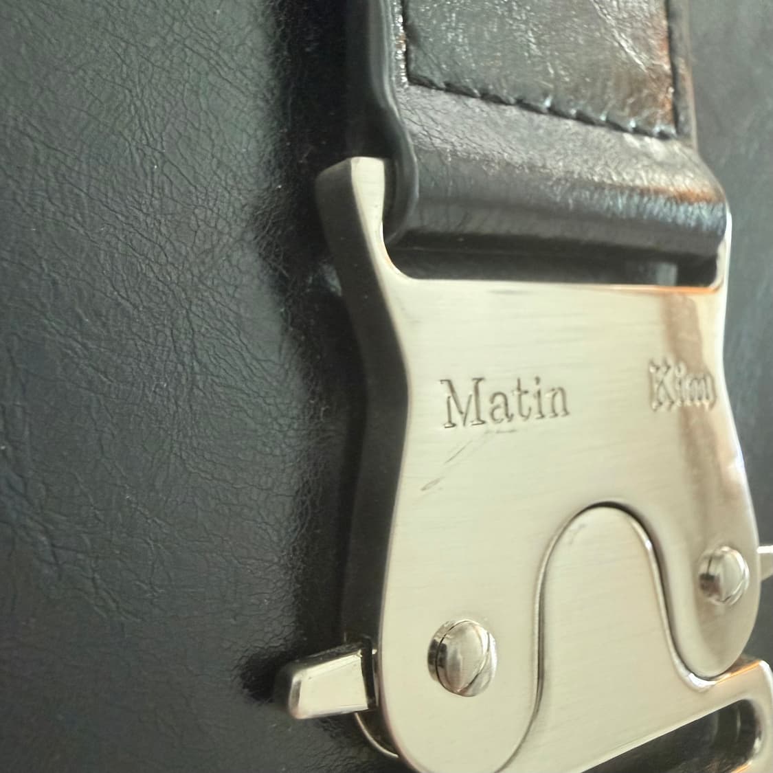 마뗑킴 스퀘어 미니 레더 버클 백 블랙 상품이미지3