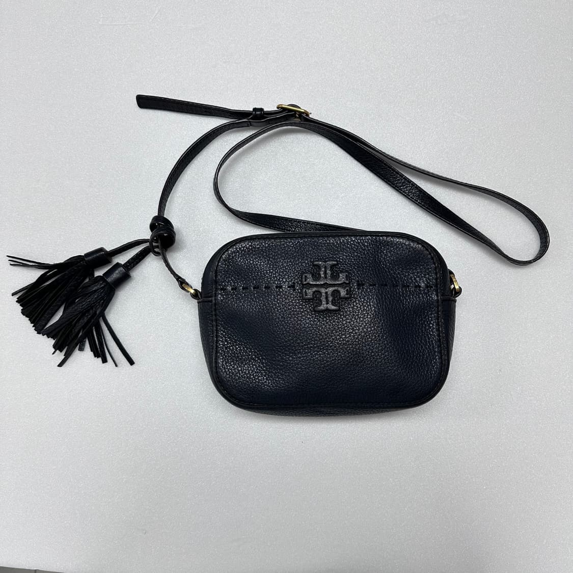 TORY BURCH 토리버치 스티치 가죽 크로스백 상품이미지1