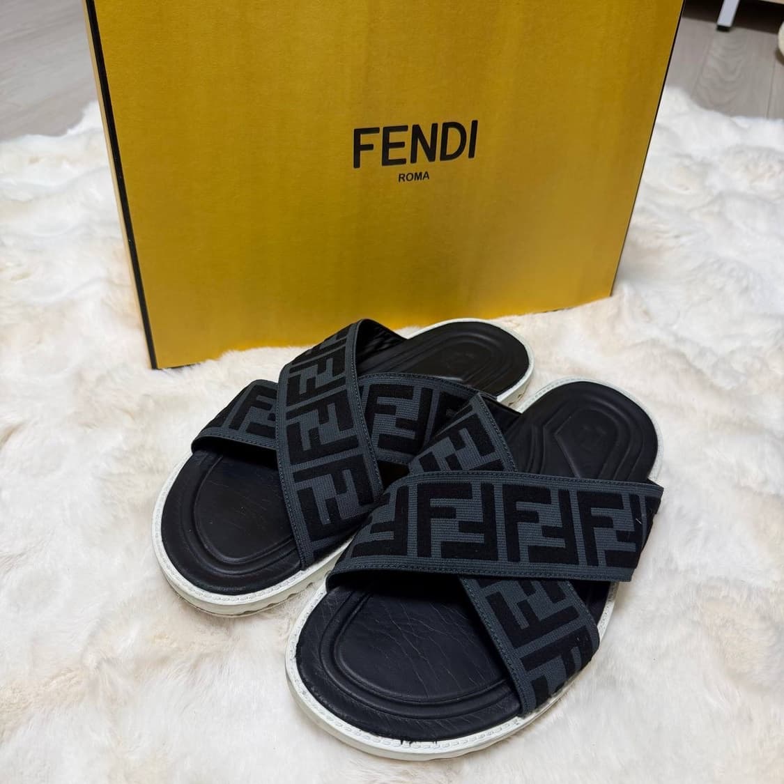 [정품] 펜디 FF로고 자카드 슬라이드 샌들 슬리퍼 상품이미지1