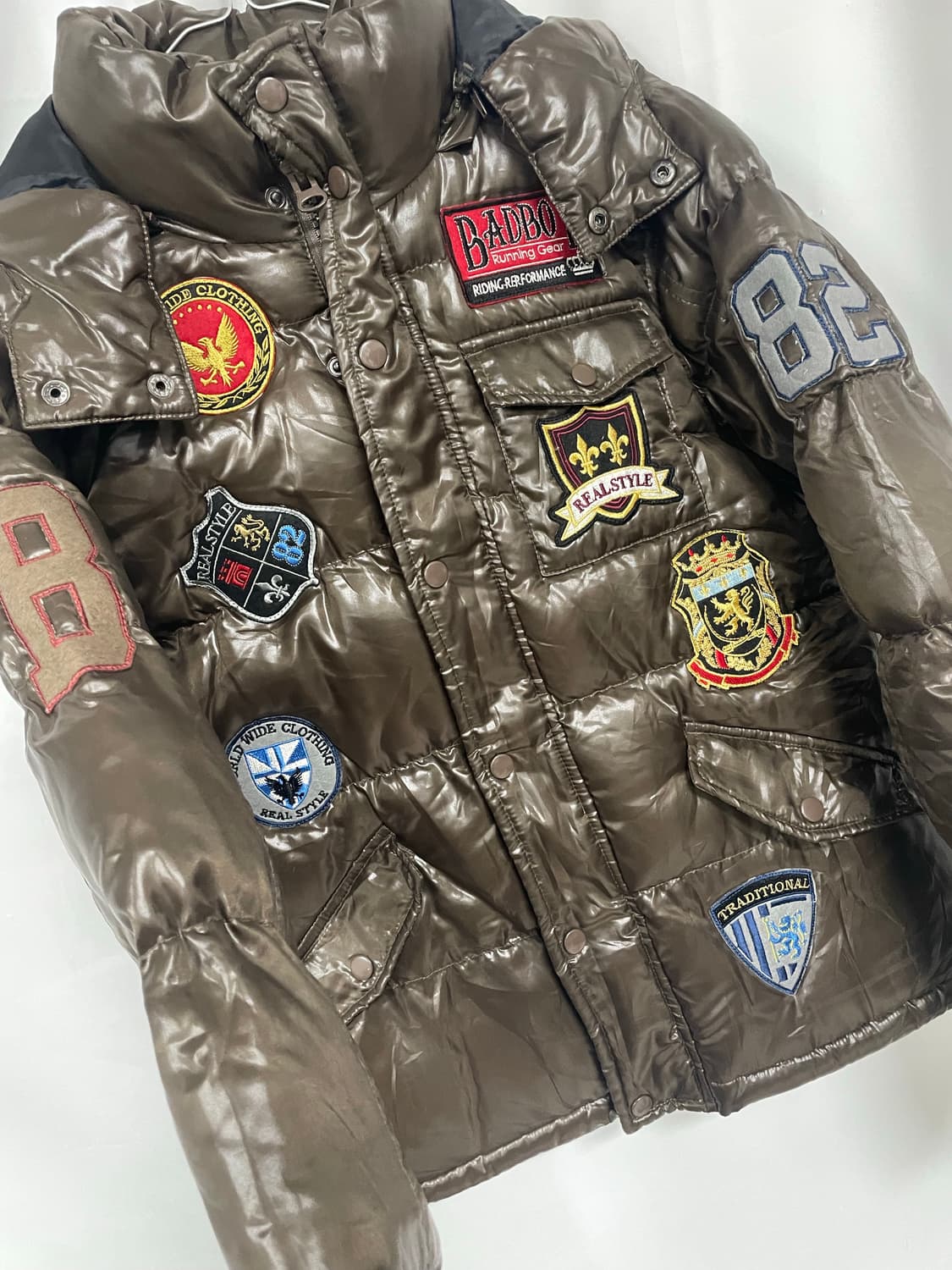 배드보이 초코브라운 힙패치 후드패딩 상품이미지6