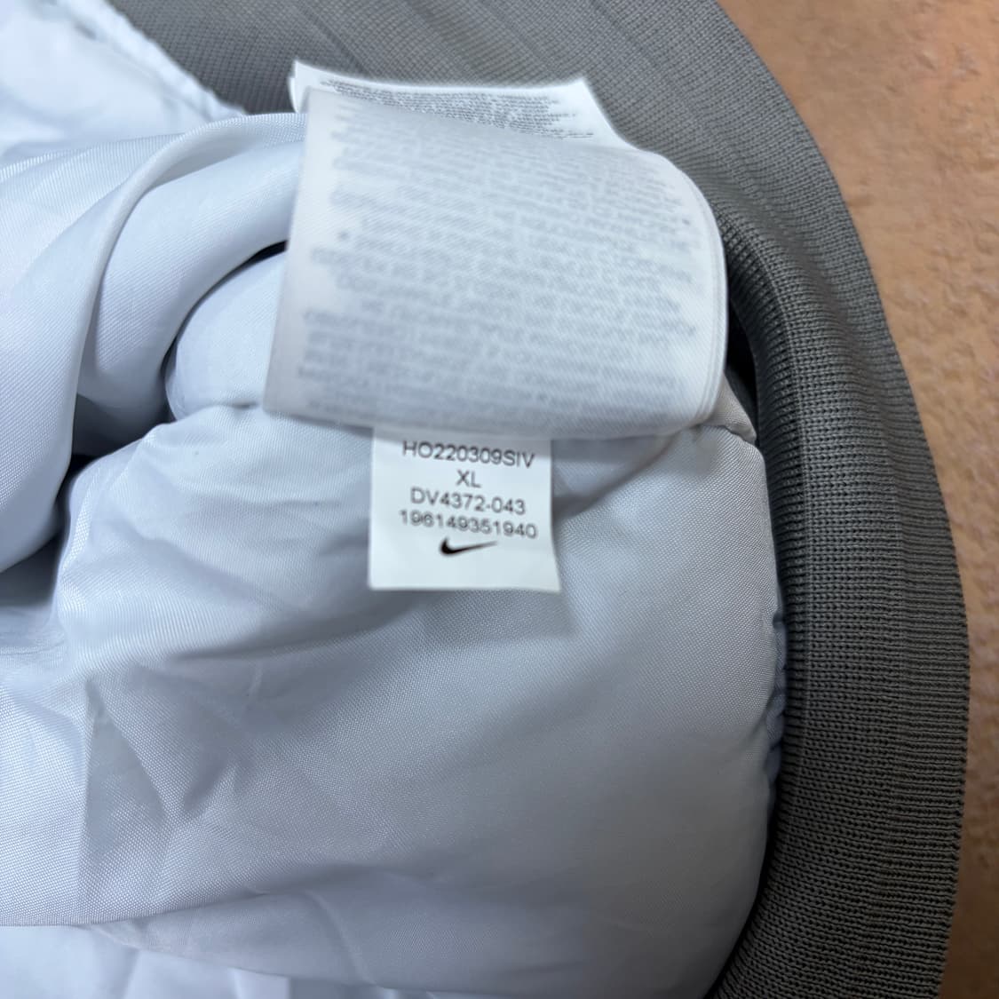 (W)나이키 AIR 스우시 실버 봄버 자켓 상품이미지5