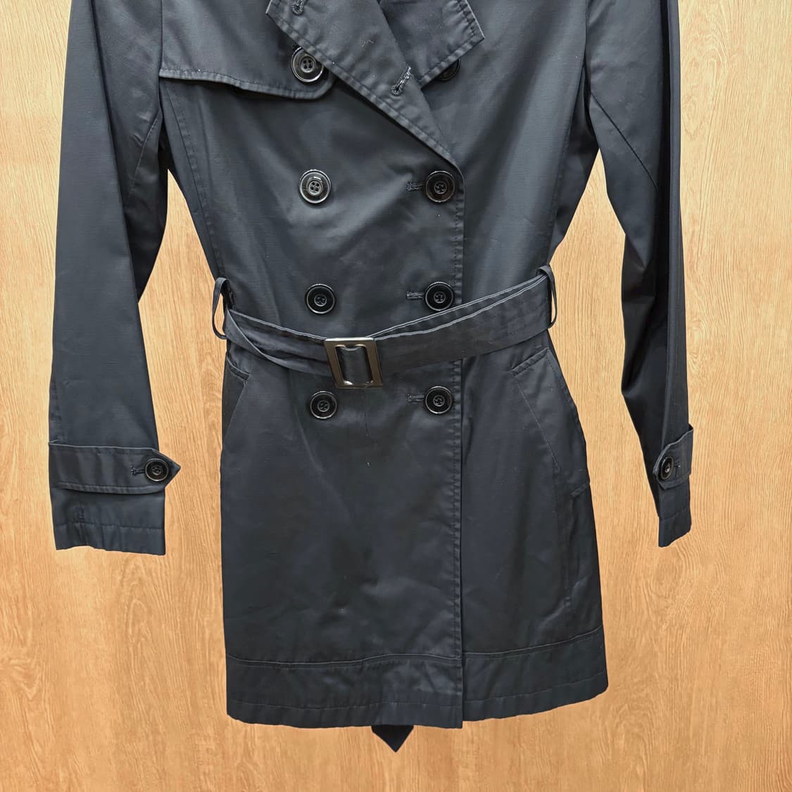 DKNY 트렌치 코트 더블브레스트 소매 스트랩 버클 벨트 디테일 네이비 상품이미지5