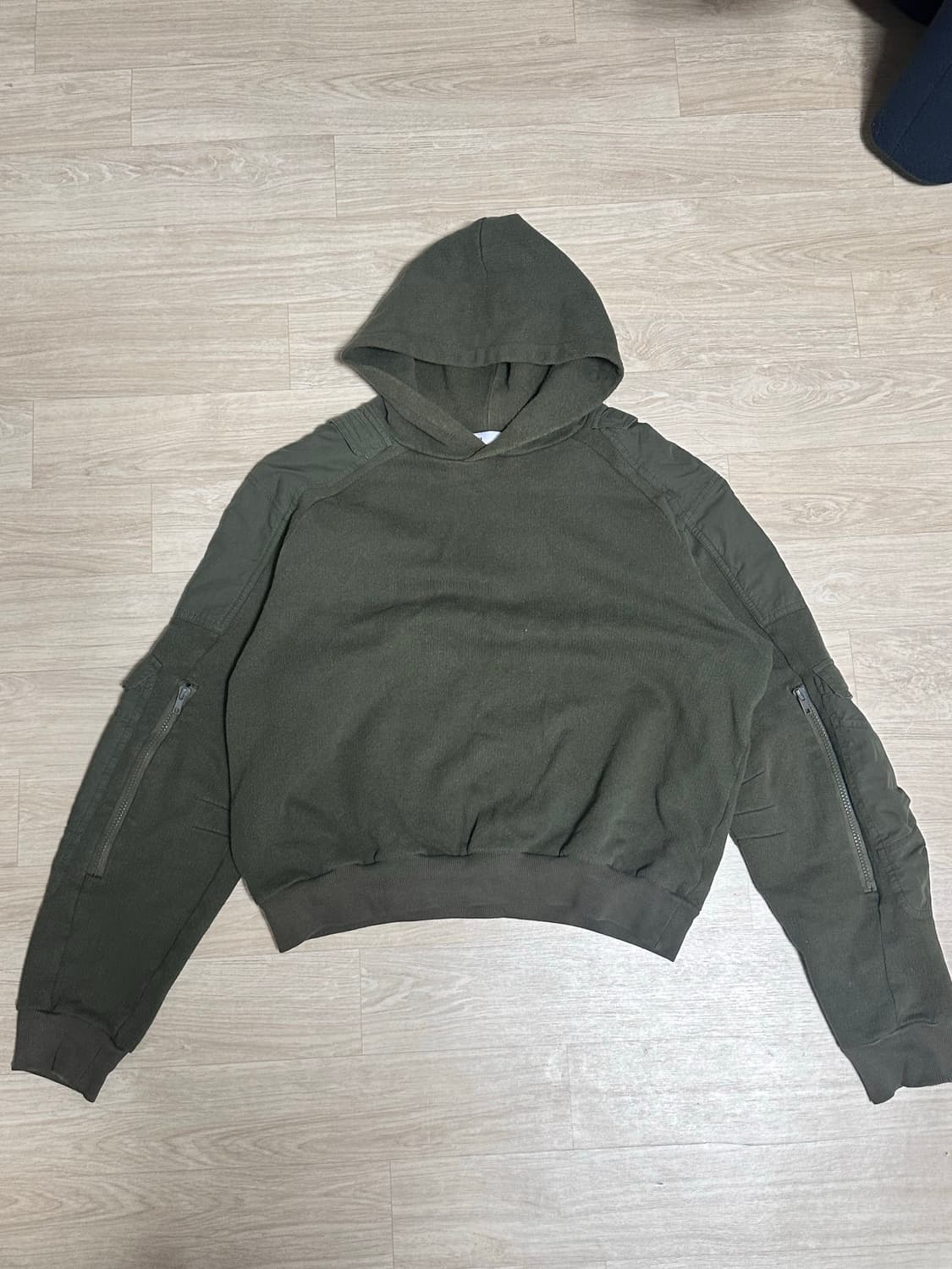 GMBH 크롭 후디 상품이미지1