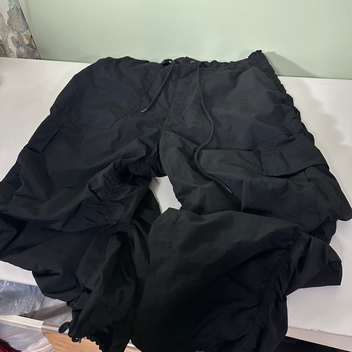 S-M 엑스톤즈 블랙 루즈핏 셔링 나일론 카고팬츠 상품이미지2