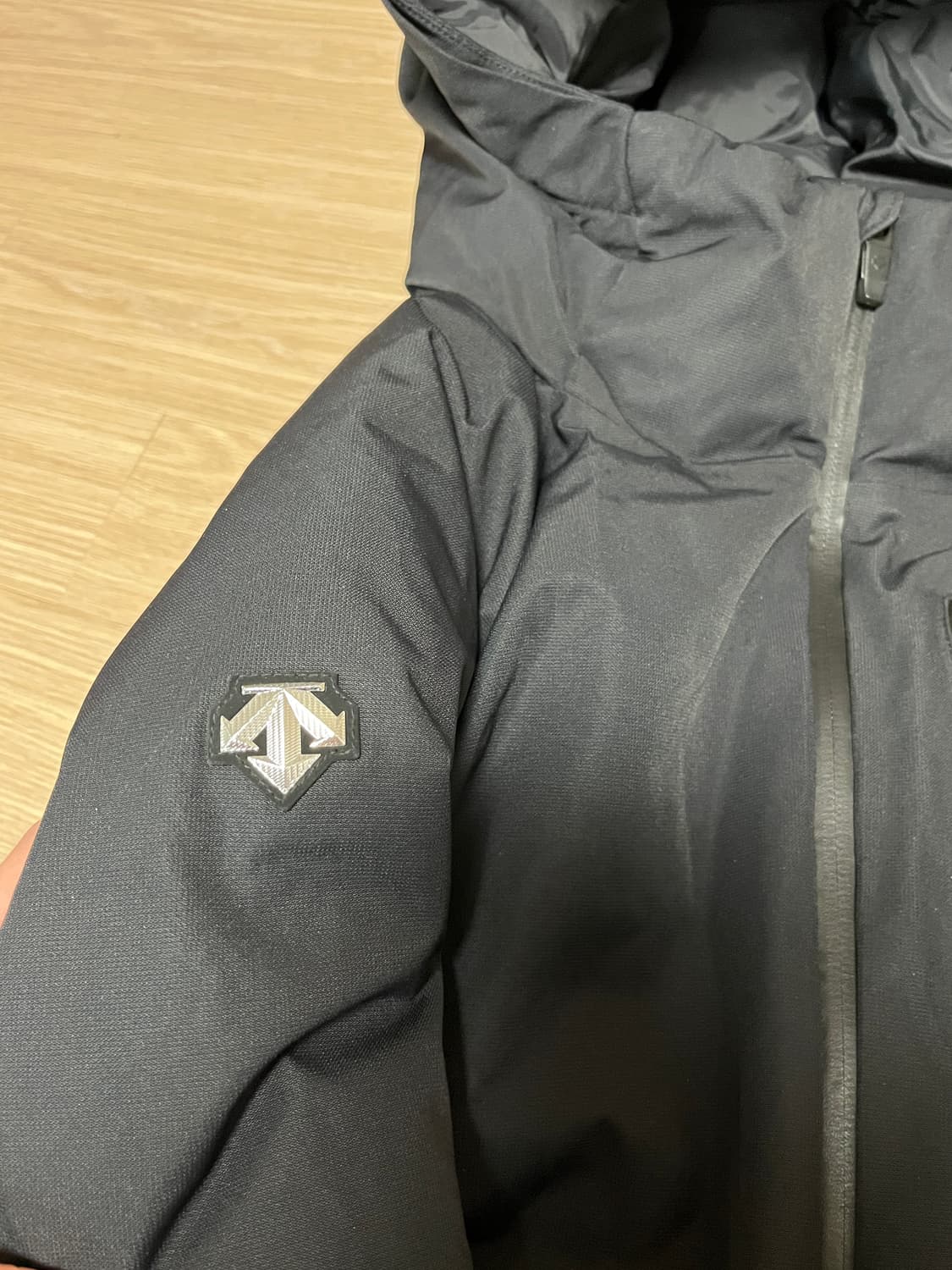 데상트 숏패딩 상품이미지3