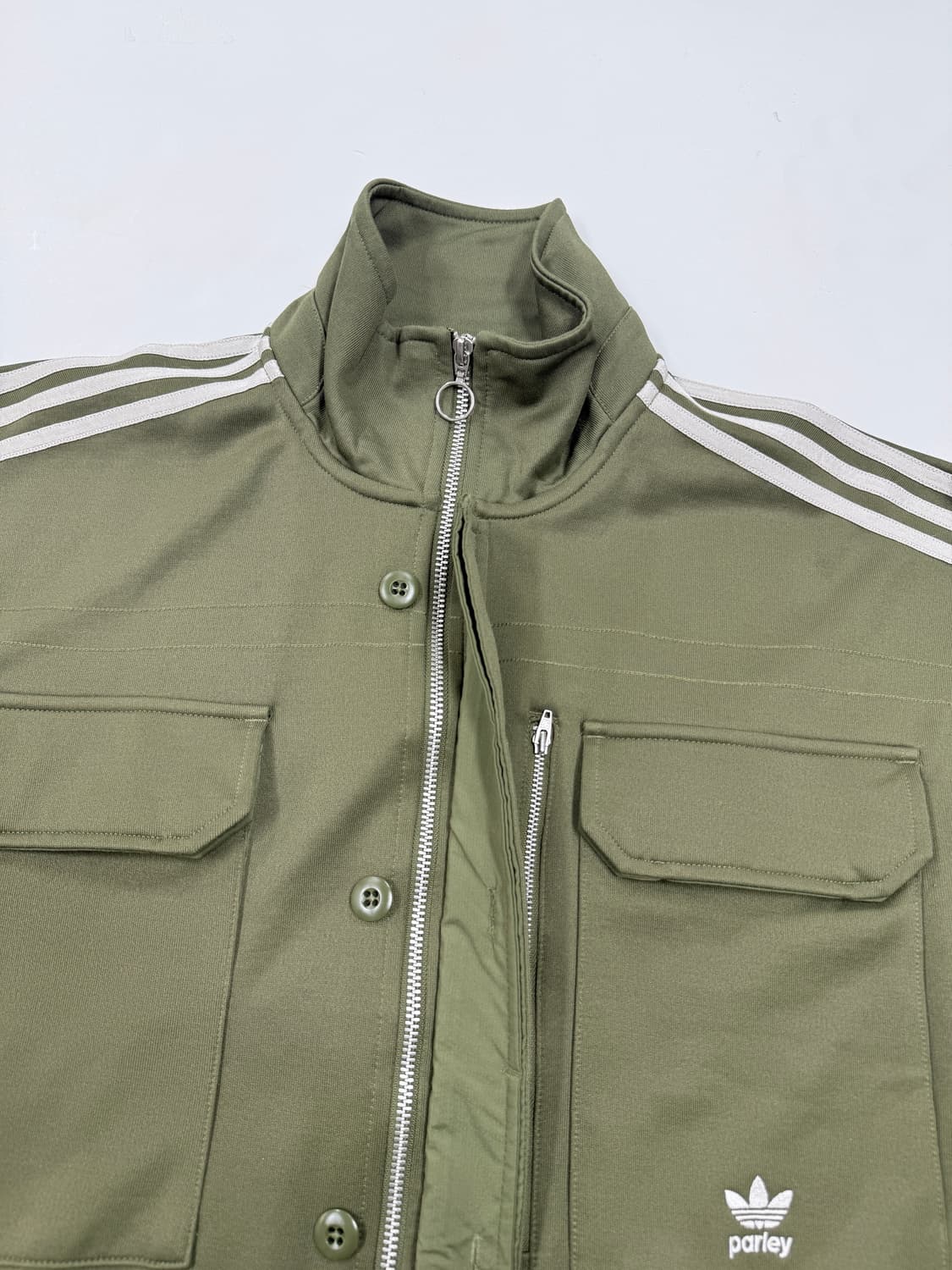 아디다스 오리지널스 x 팔리(Parley) 카키 워크 집업 자켓 상품이미지4