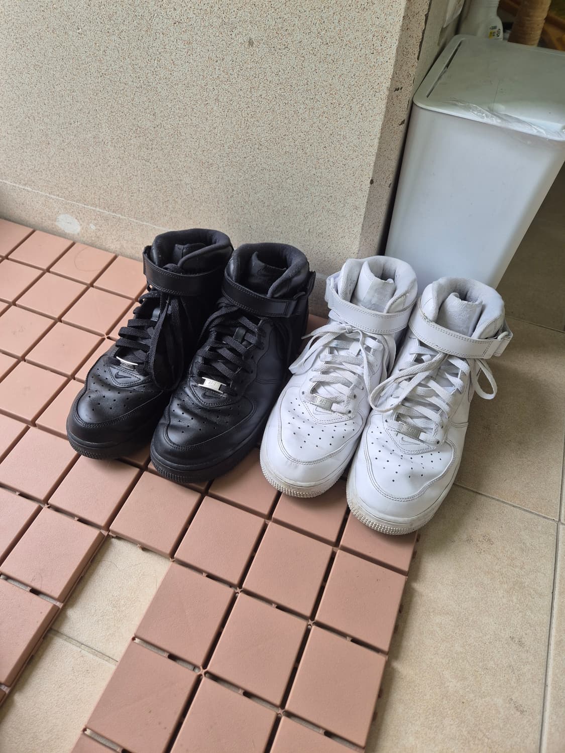 [280][285] 나이키 슈프림 에어포스 블랙 화이트 상품이미지1