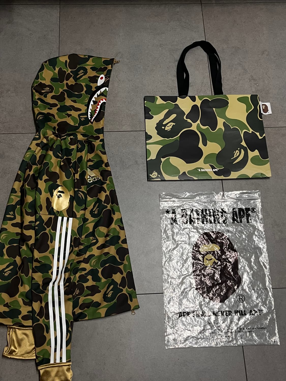 실착 1회 베이프 아디다스 콜라보 녹계 샤크 후드집업  상품이미지1