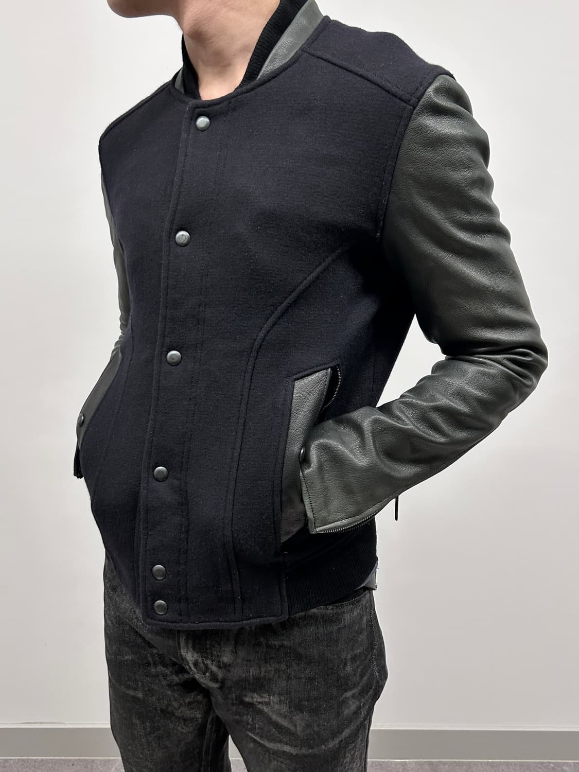 타임 옴므 레더 슬리브 바시티 자켓 상품이미지1