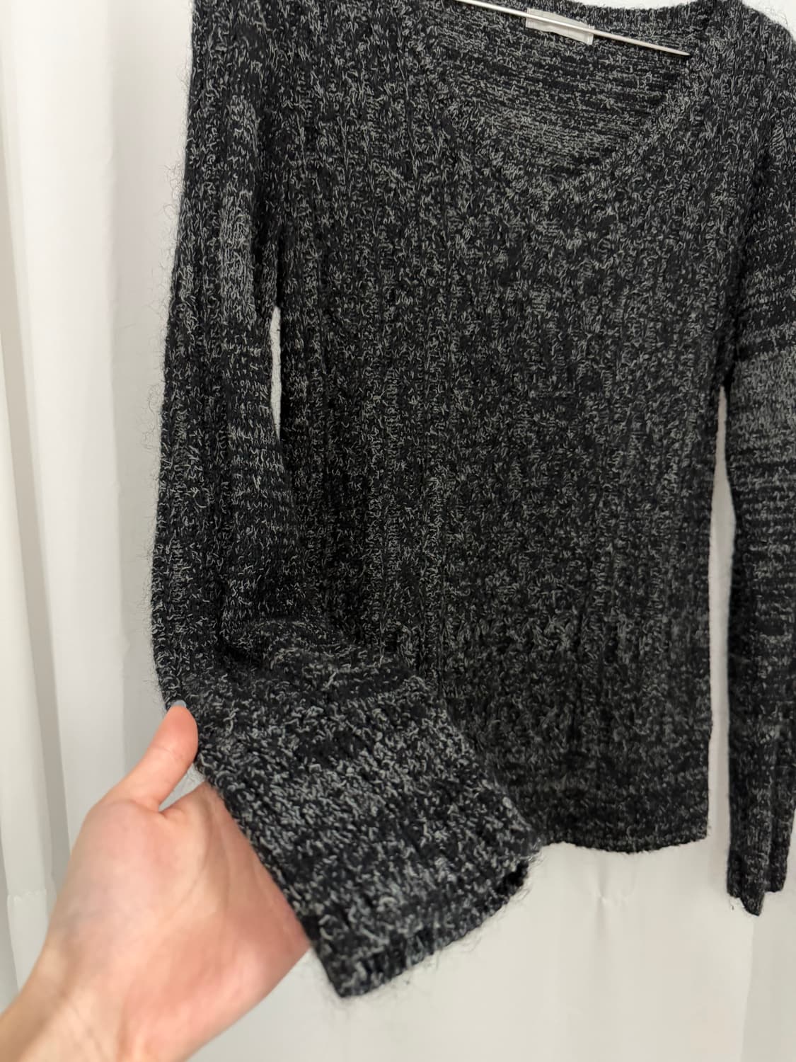 V-neck knitwear 상품이미지3