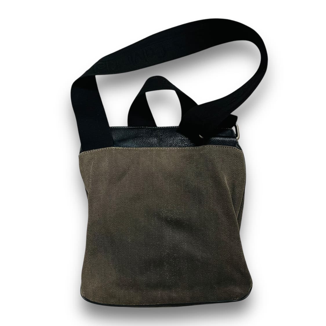 캘빈 클라인 소가죽 디테일 메신저 크로스백 상품이미지5