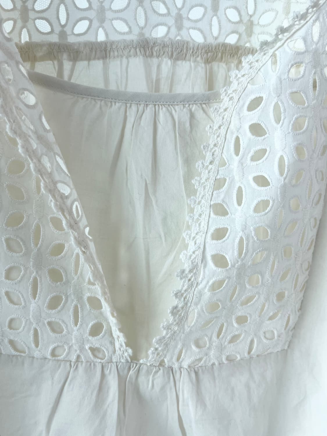 아이보리 리프컷팅 블라우스 모리걸 상품이미지3