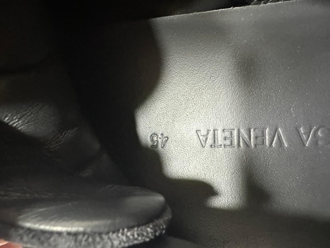 보테가베네타 오르빗스니커즈 블랙 스웨이드 45사이즈 290 판매합니다 상품이미지4