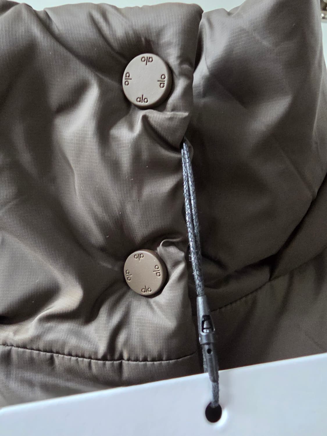 알로 브라운 패딩 조끼 상품이미지2