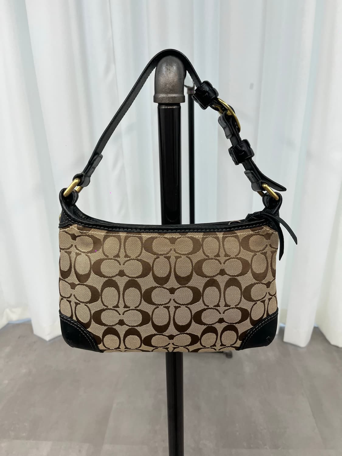 Coach Basic Black Shoulder Bag 상품이미지6
