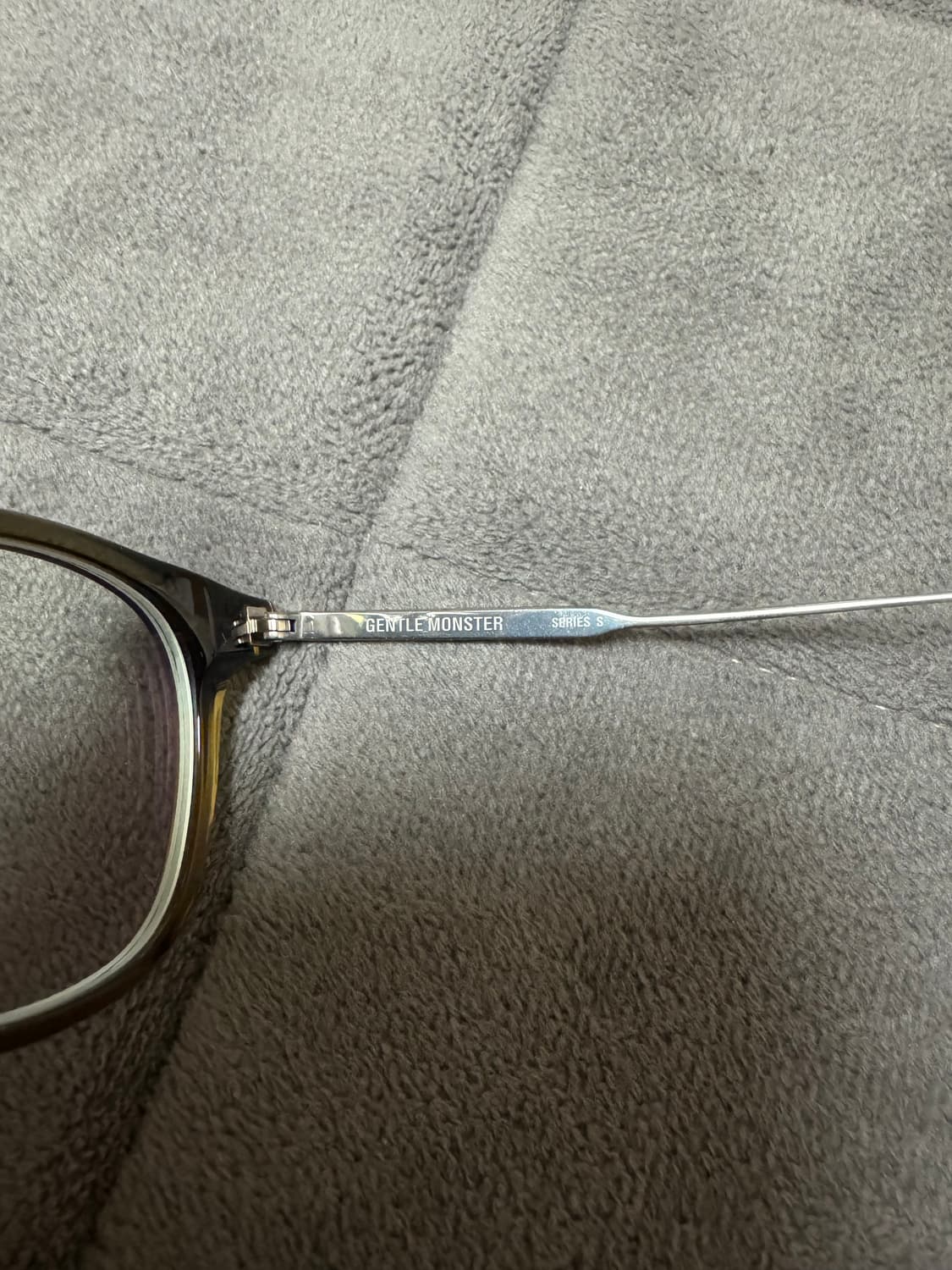 젠틀몬스터 에디 카키색상 상품이미지2