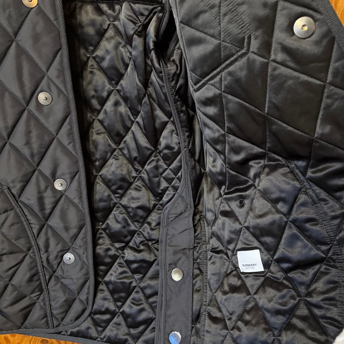 버버리 퀼팅 자켓 판매 합니다. 상품이미지6