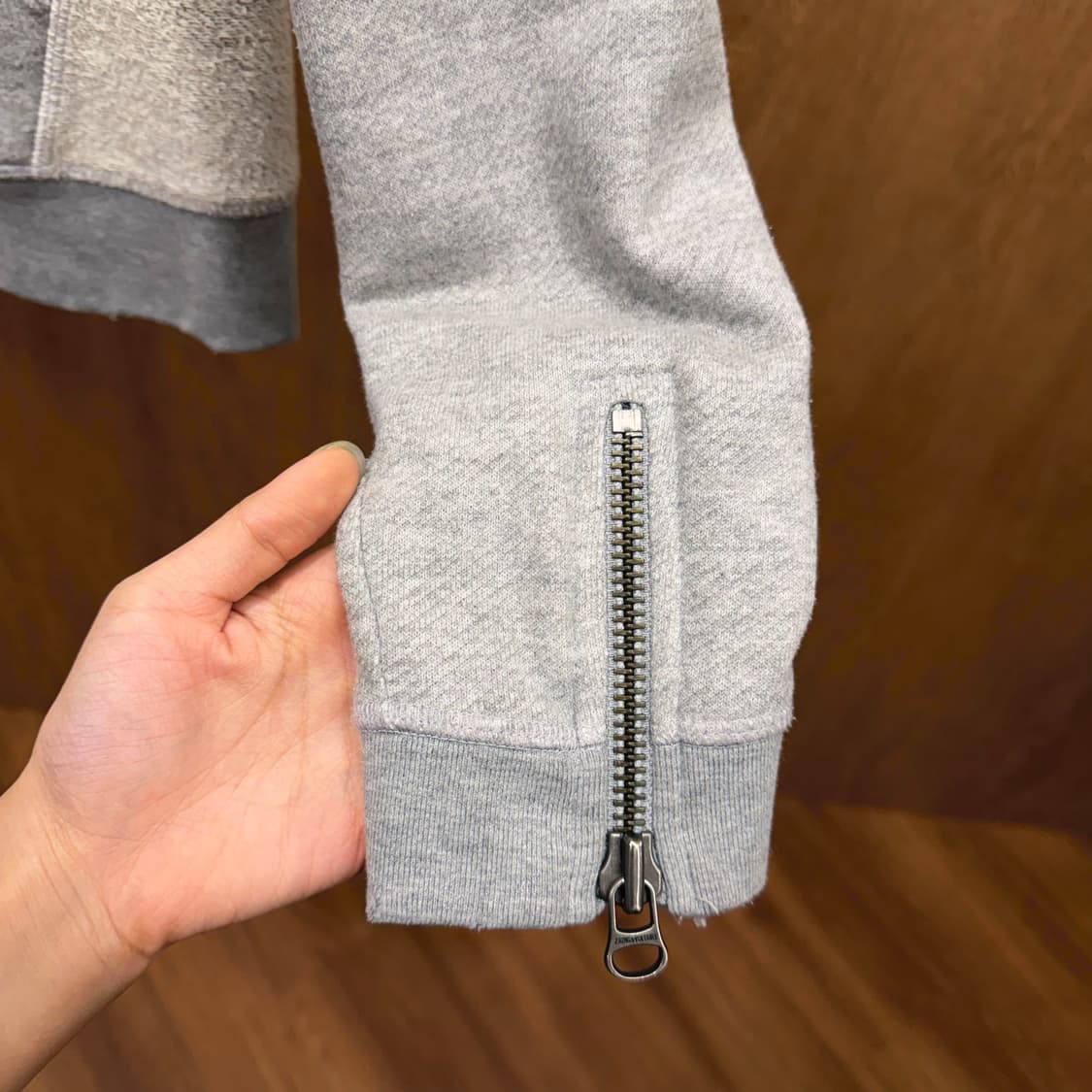 쟈딕 앤 볼테르 후드 집업 자켓 크라운 이니셜 자수 패치 디테일 그레이 상품이미지7