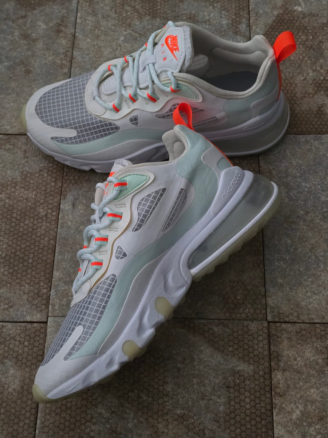 (240)나이키 에어맥스 270 리액트 se 하이퍼 크림슨 상품이미지5